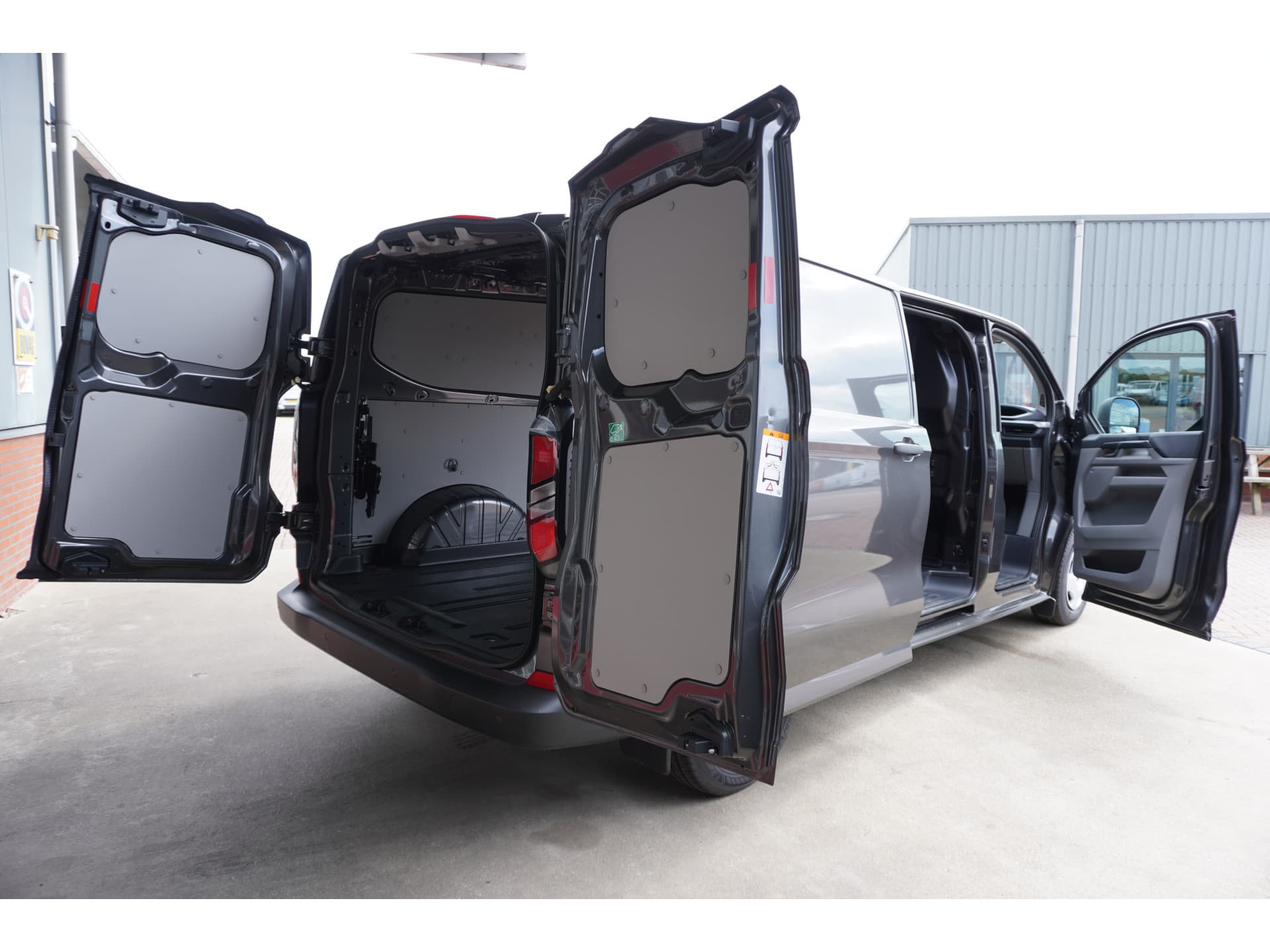 Foto 5 van Ford 320L 2.0 TDCI 136PK L2H1 Trend Nieuw Model