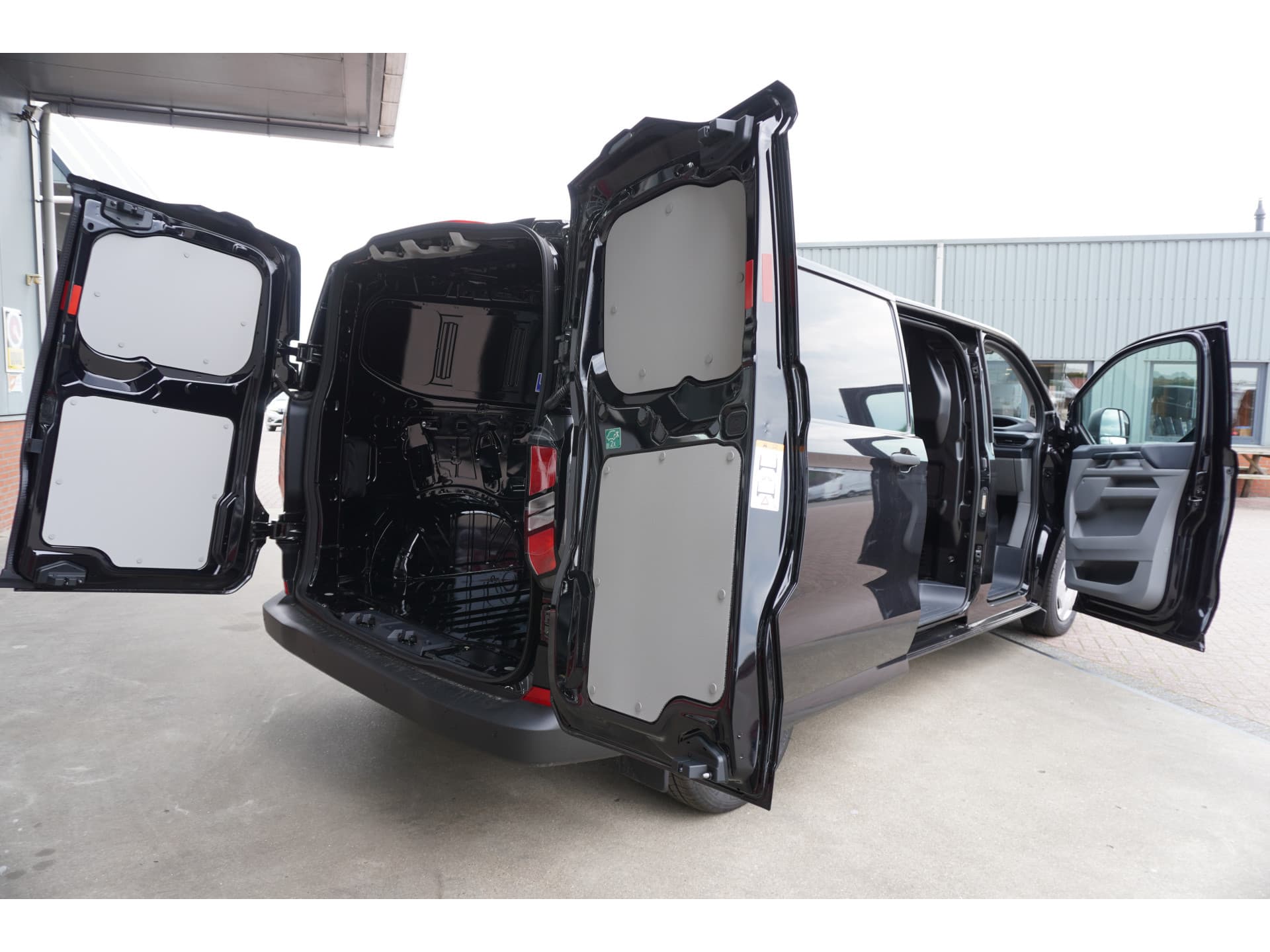 Foto 5 van Ford 320L 2.0 TDCI 170PK L2H1 Trend Automaat Schuifdeur L / R