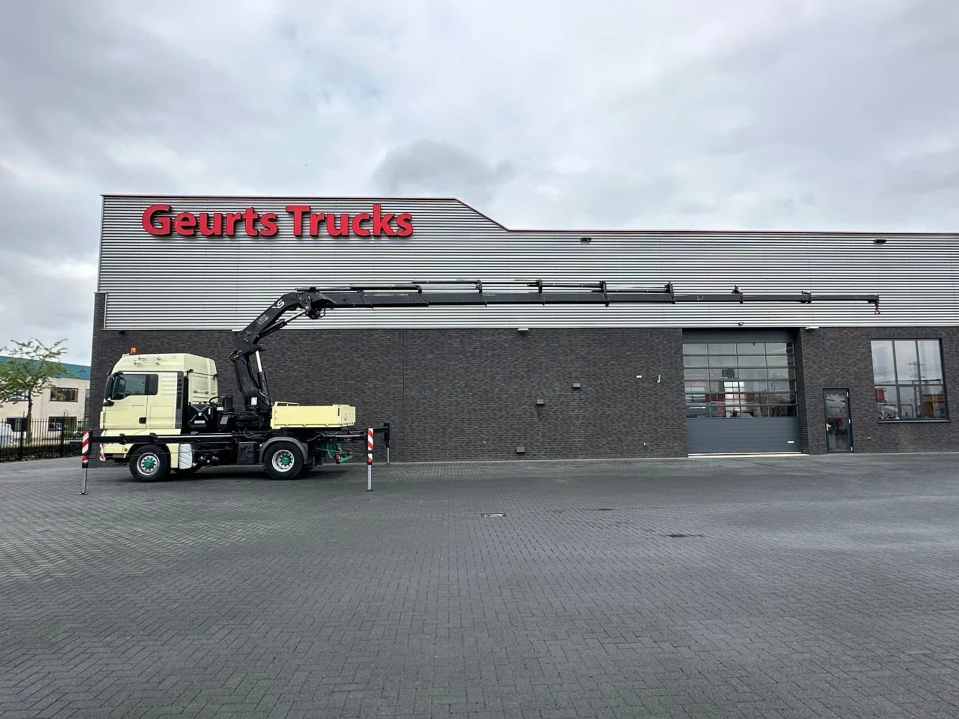 Foto 1 van MAN TGA 18.440 4X4H + HIAB 422 E-8 HIDUO KRAAN/KRAN/CRANE/GRUA/MONTAGEKRAN/DACHDECKERKRAN/ROOFCRANE