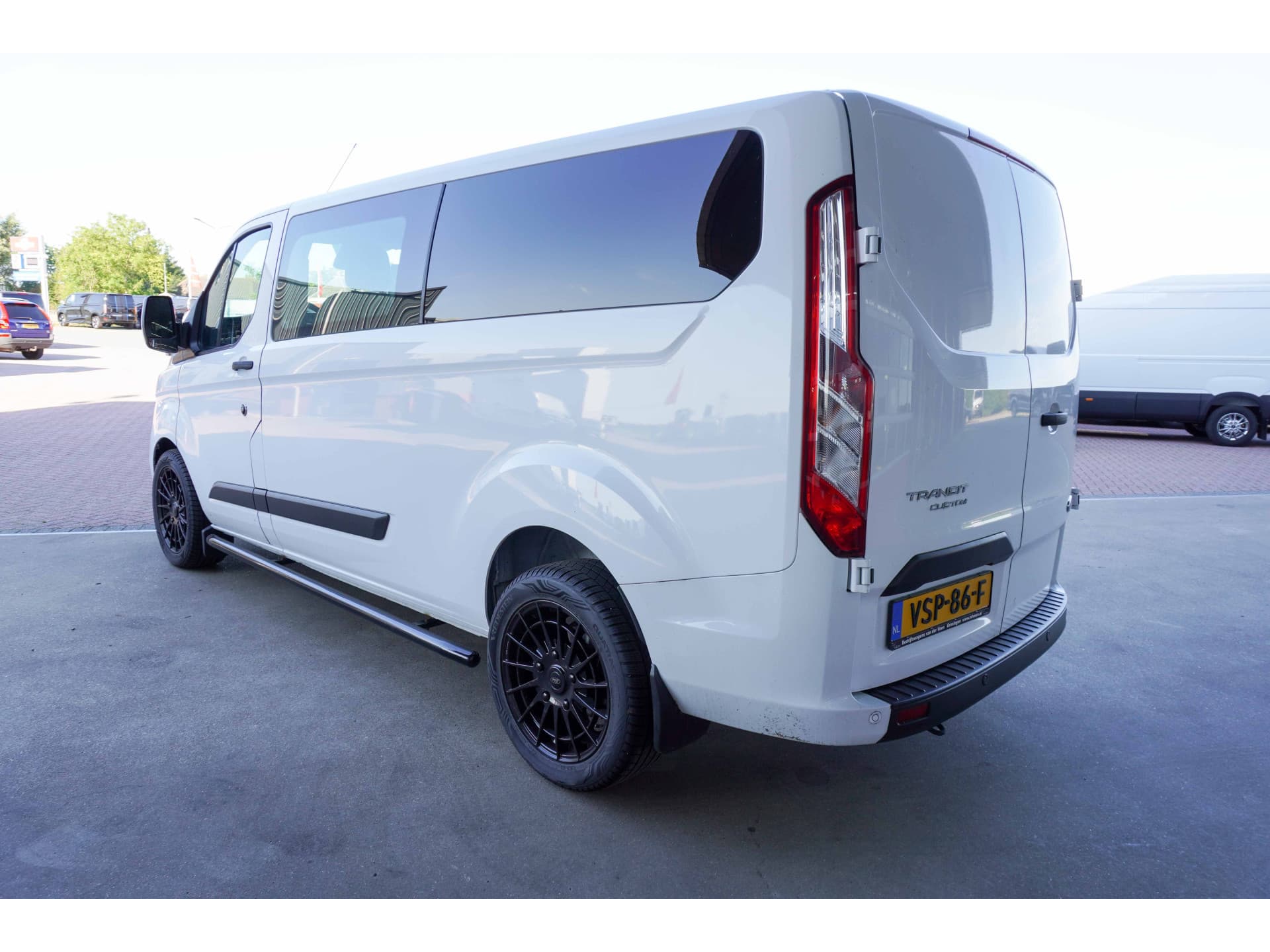 Foto 5 van Ford 320L 2.0 TDCI 130PK L2H1 DubbelCabine Glaslook