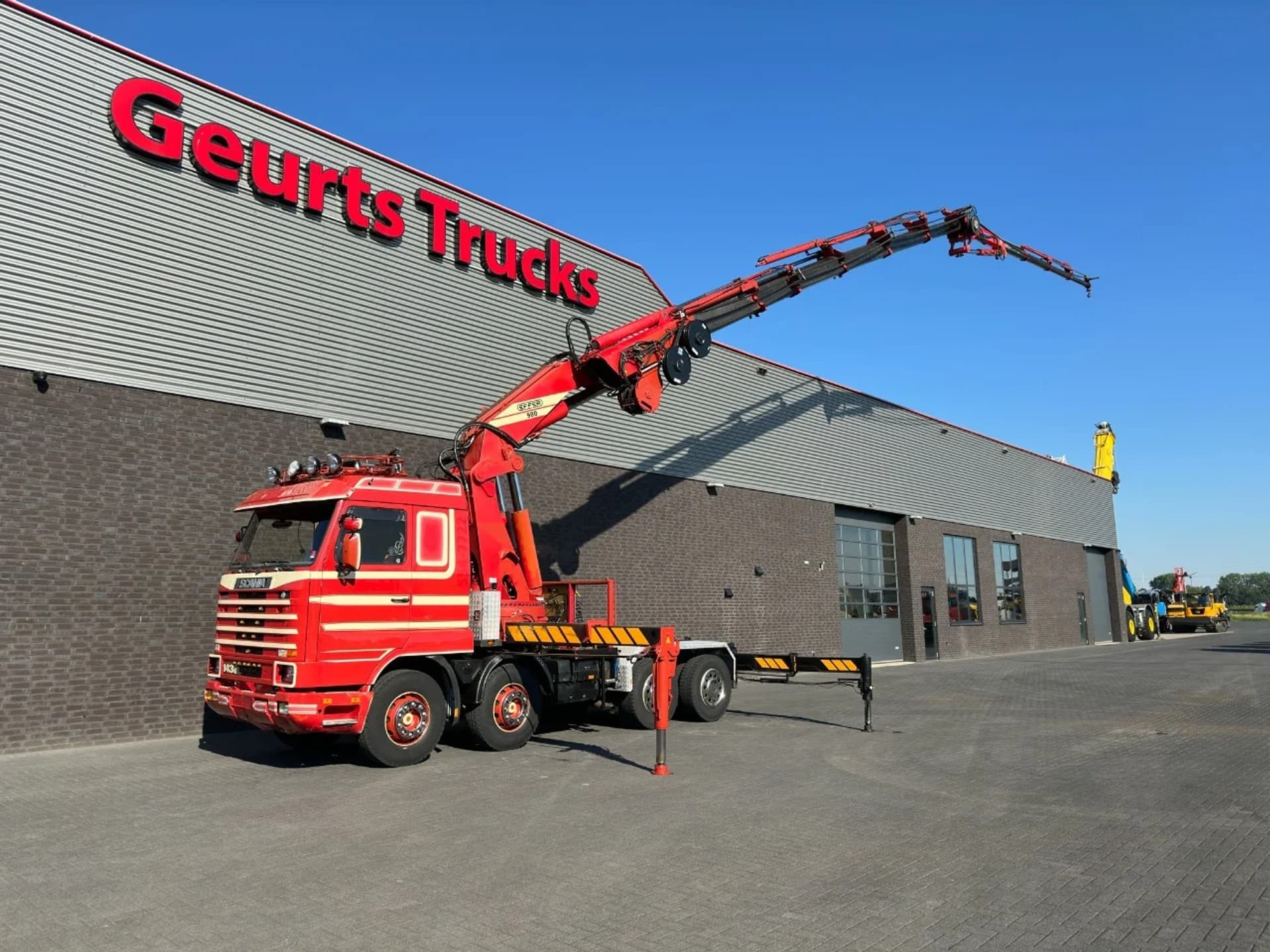 Foto 2 van Scania R143-420 V8 8X4 + EFFER 980/6S + JIB 2F73101 KRAAN/KAN/CRANE/GRUA/OLDTIMER/SPECIAL/SHOWTRUCK