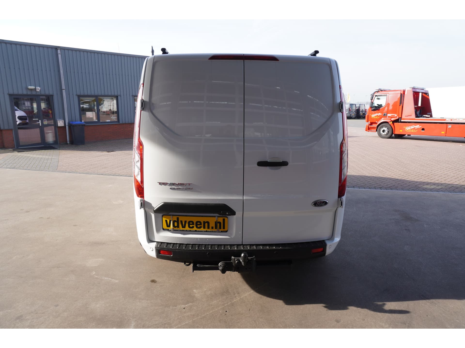 Foto 5 van Ford 300L 2.0 TDCI 130PK L2H1 Trend Raptor Edition