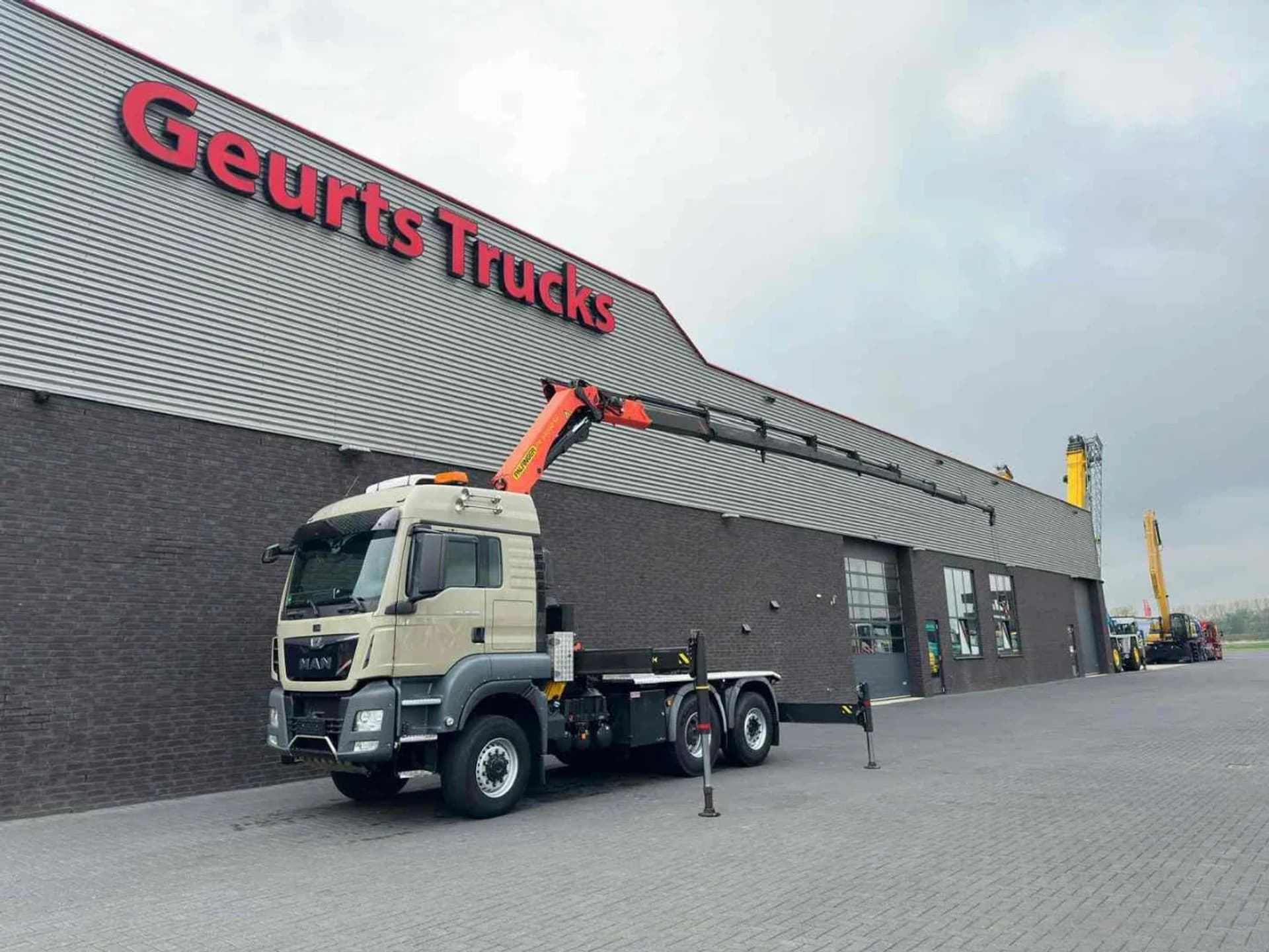 Foto 2 van MAN TGS 28.480 6X4-4 BL + PALFINGER PK 34002-SH G POWER LINK PLUS KRAAN/KRAN/CRANE/GRUA