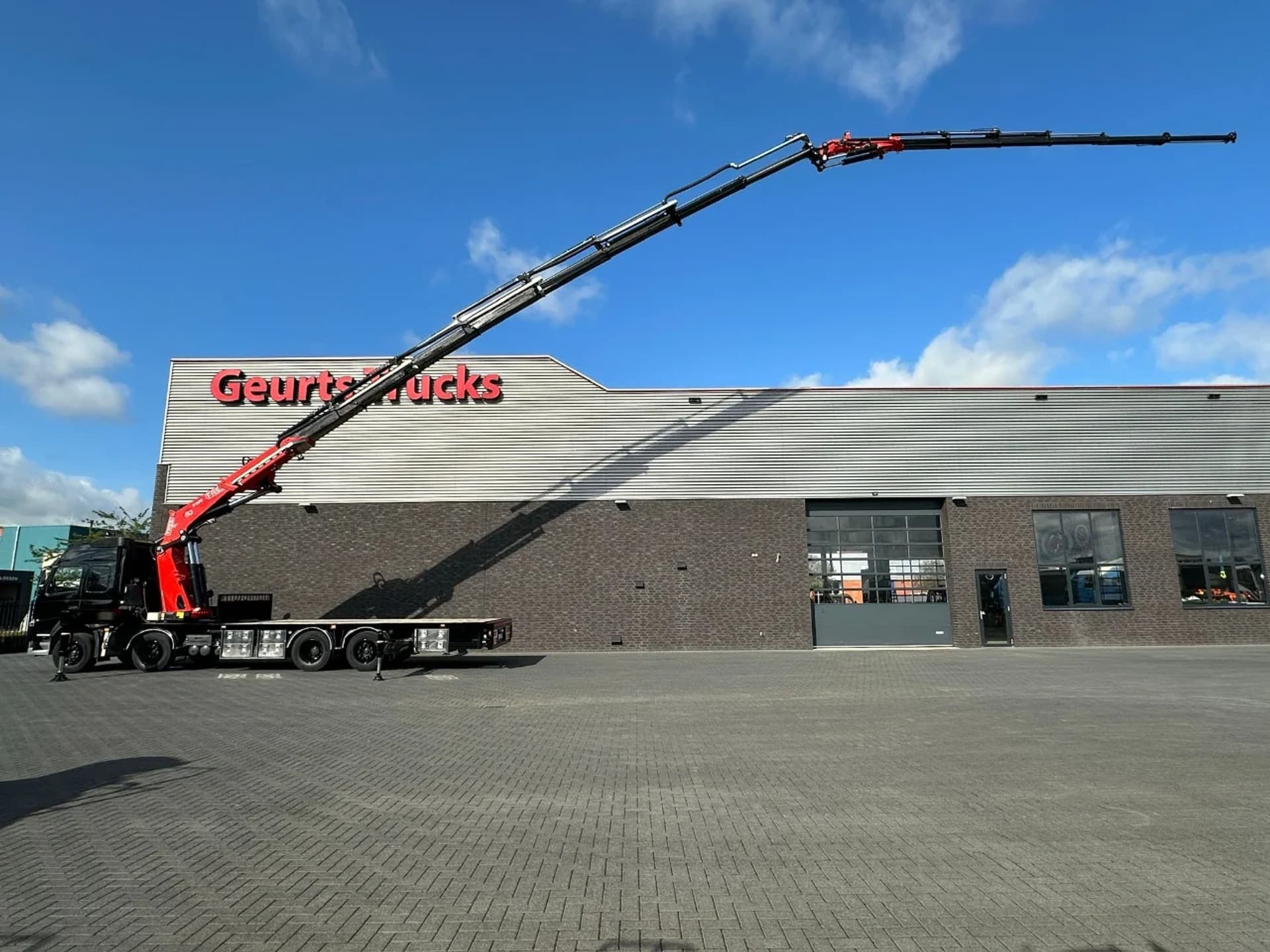Foto 1 van Volvo FM 450 8X2 MET FASSI F99RA.2.28 XHE-DYNAMIC + JIB L616 KRAAN/KRAN/CRANE/GRUA