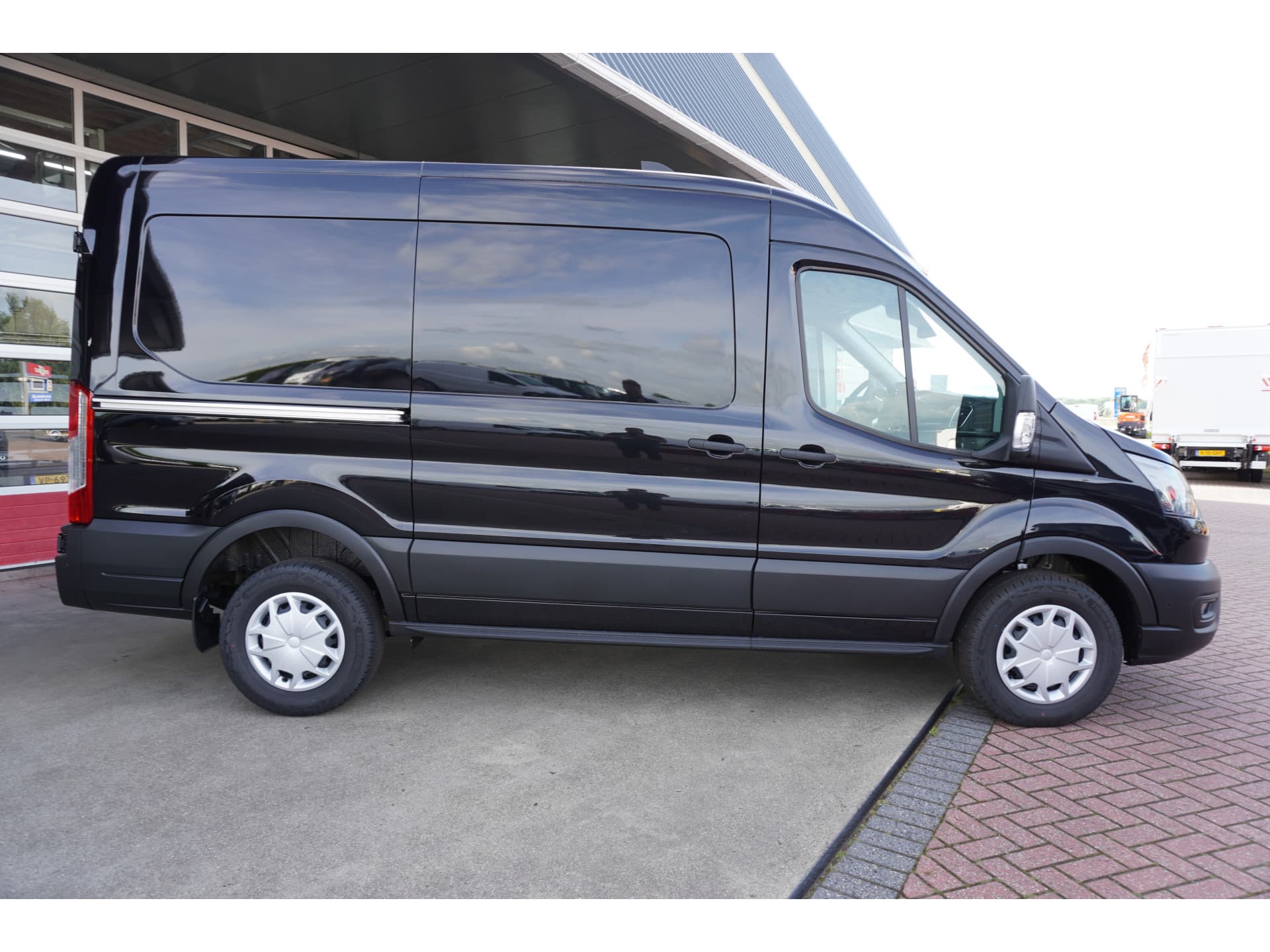 Foto 3 van Ford 350M 2.0 TDCI 130PK L2H2 Trend Automaat