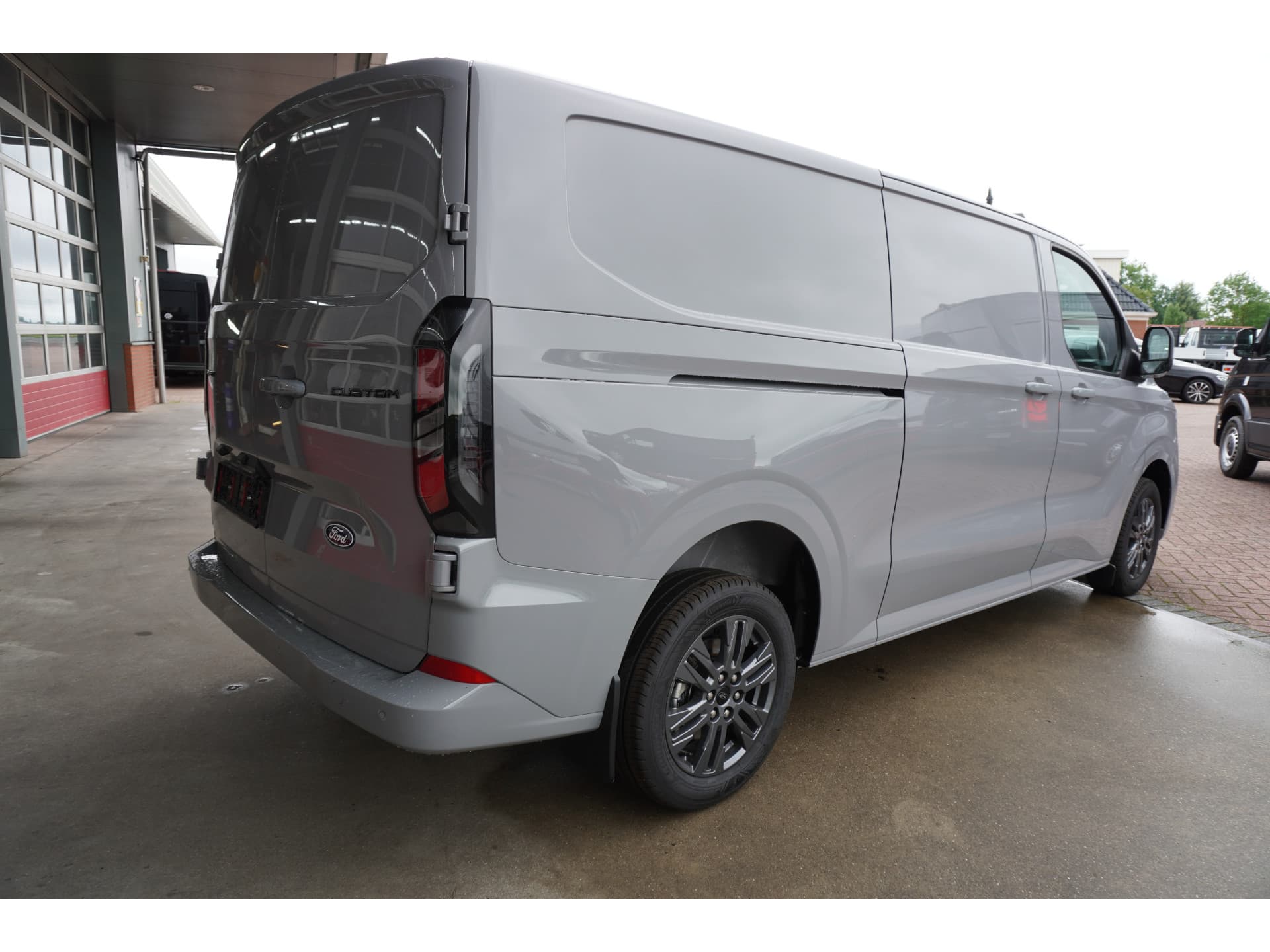 Foto 4 van Ford 320L 2.0 TDCI 170PK L2H1 Limited Automaat