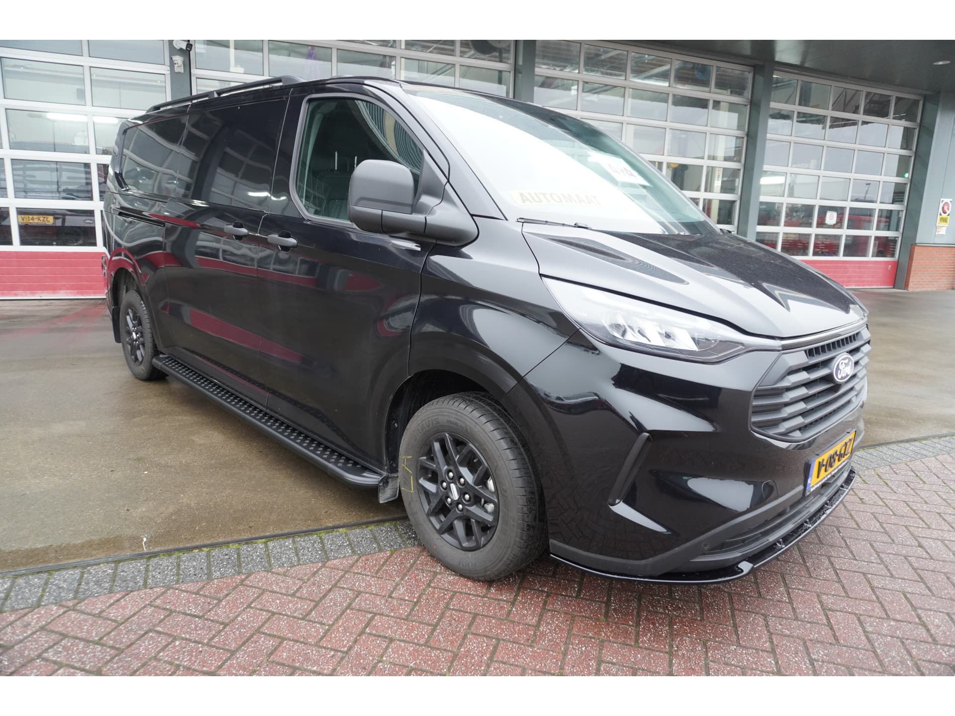 Foto 2 van Ford 320L 2.0 TDCI 170PK L2H1 Trend 4x4 Automaat