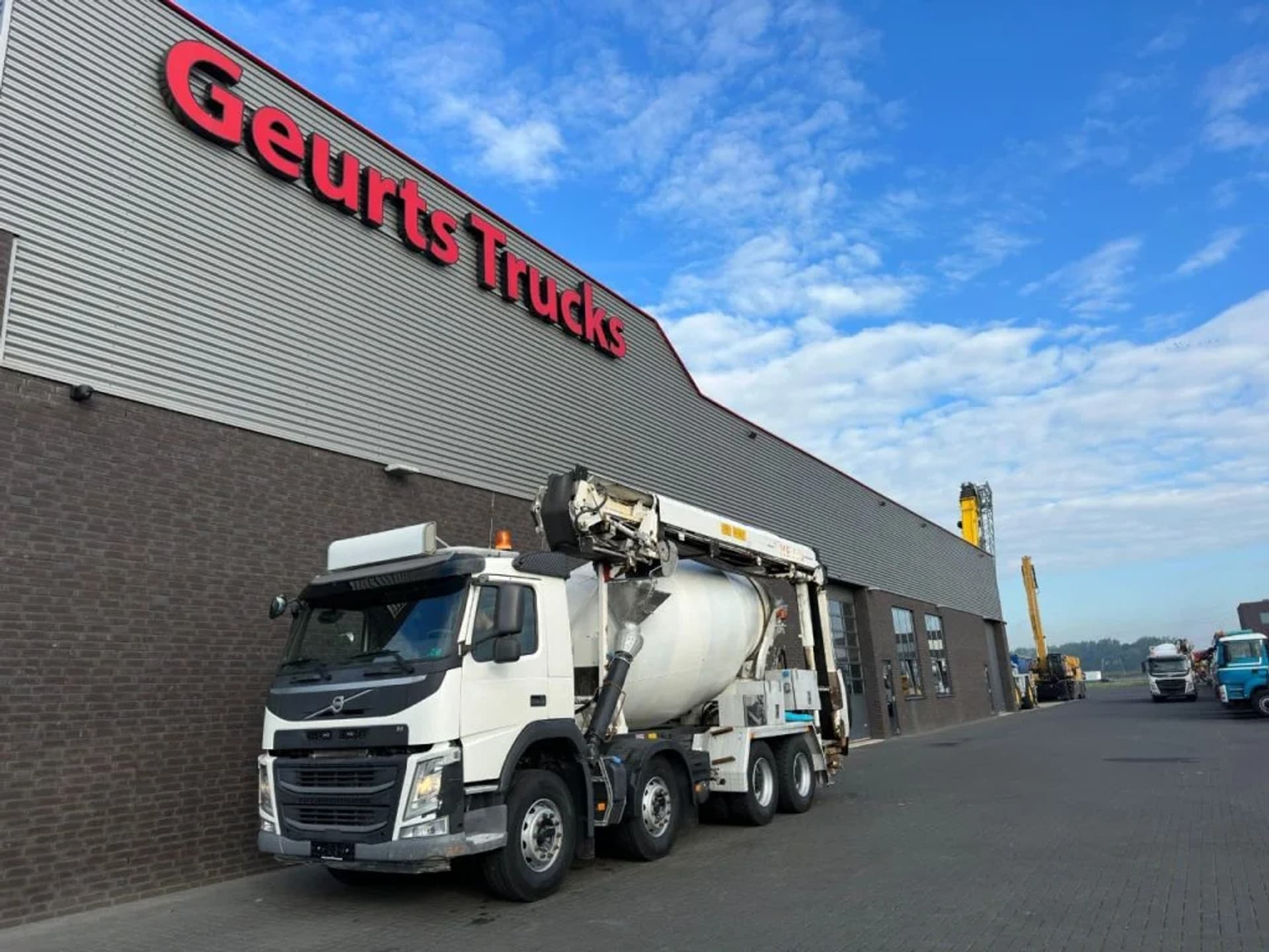 Foto 2 van Volvo FM 410 8X4 + STETTER 9 M3 MIXER/MISCHER + THEAM 15 M TRANSPORTBAND/BELT