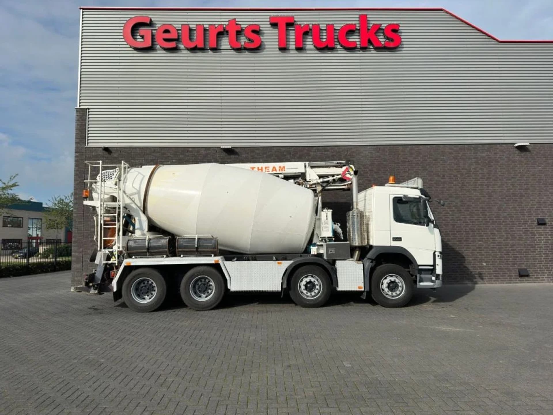 Foto 4 van Volvo FM 410 8X4 + STETTER 9 M3 MIXER/MISCHER + THEAM 15 M TRANSPORTBAND/BELT