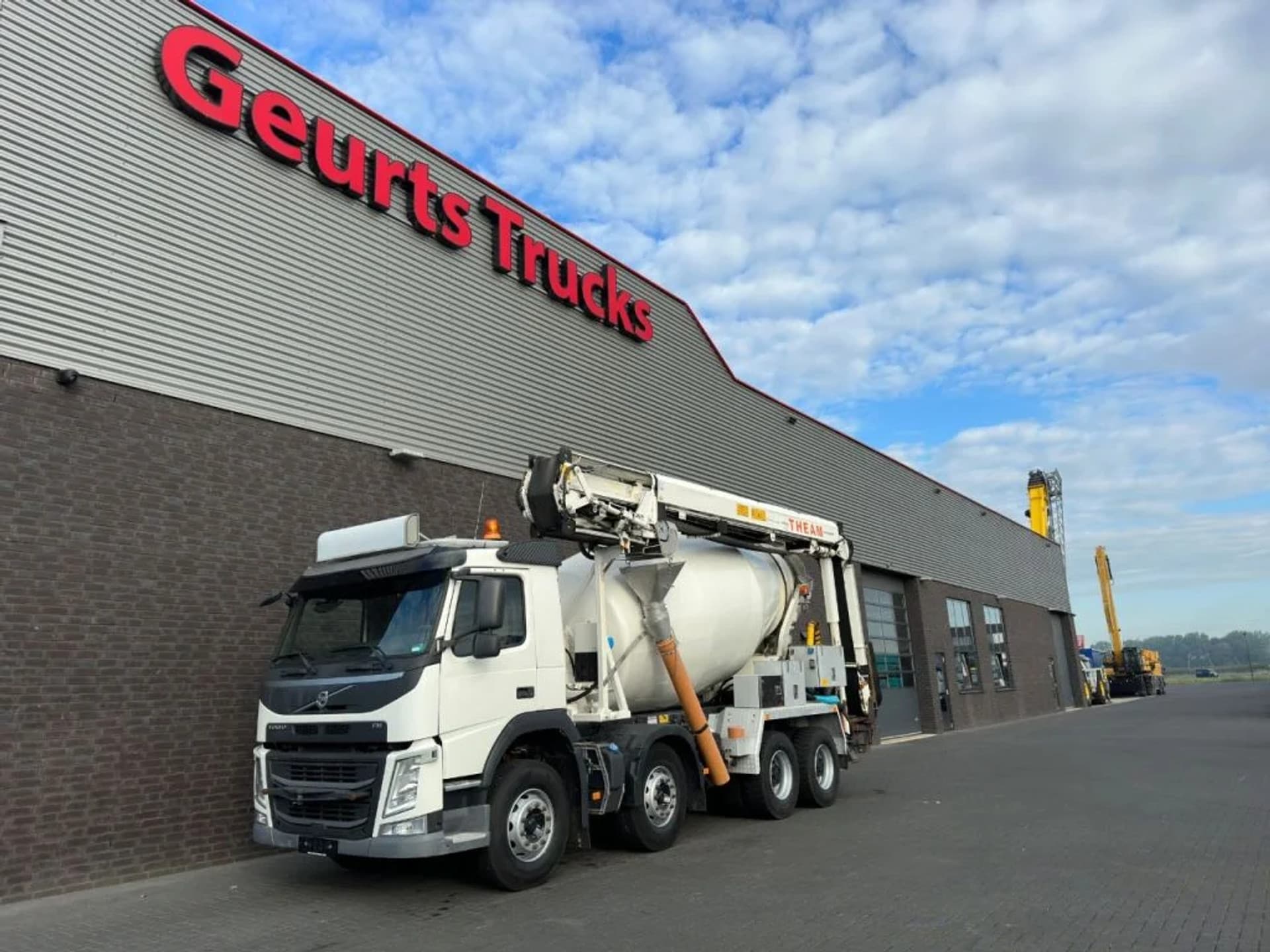 Foto 2 van Volvo FM 410 8X4 + STETTER 9 M3 MIXER/MISCHER + THEAM 15 M TRANSPORTBAND/BELT