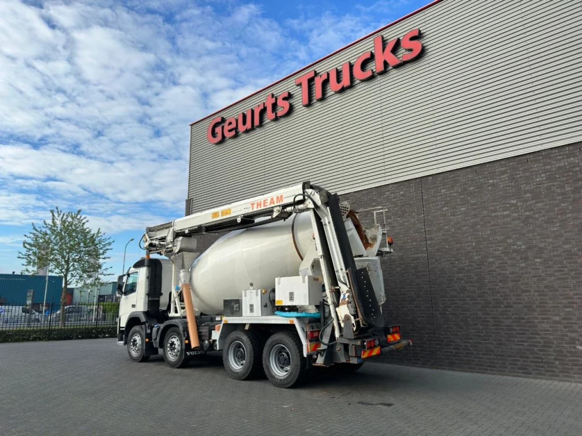 Foto 3 van Volvo FM 410 8X4 + STETTER 9 M3 MIXER/MISCHER + THEAM 15 M TRANSPORTBAND/BELT