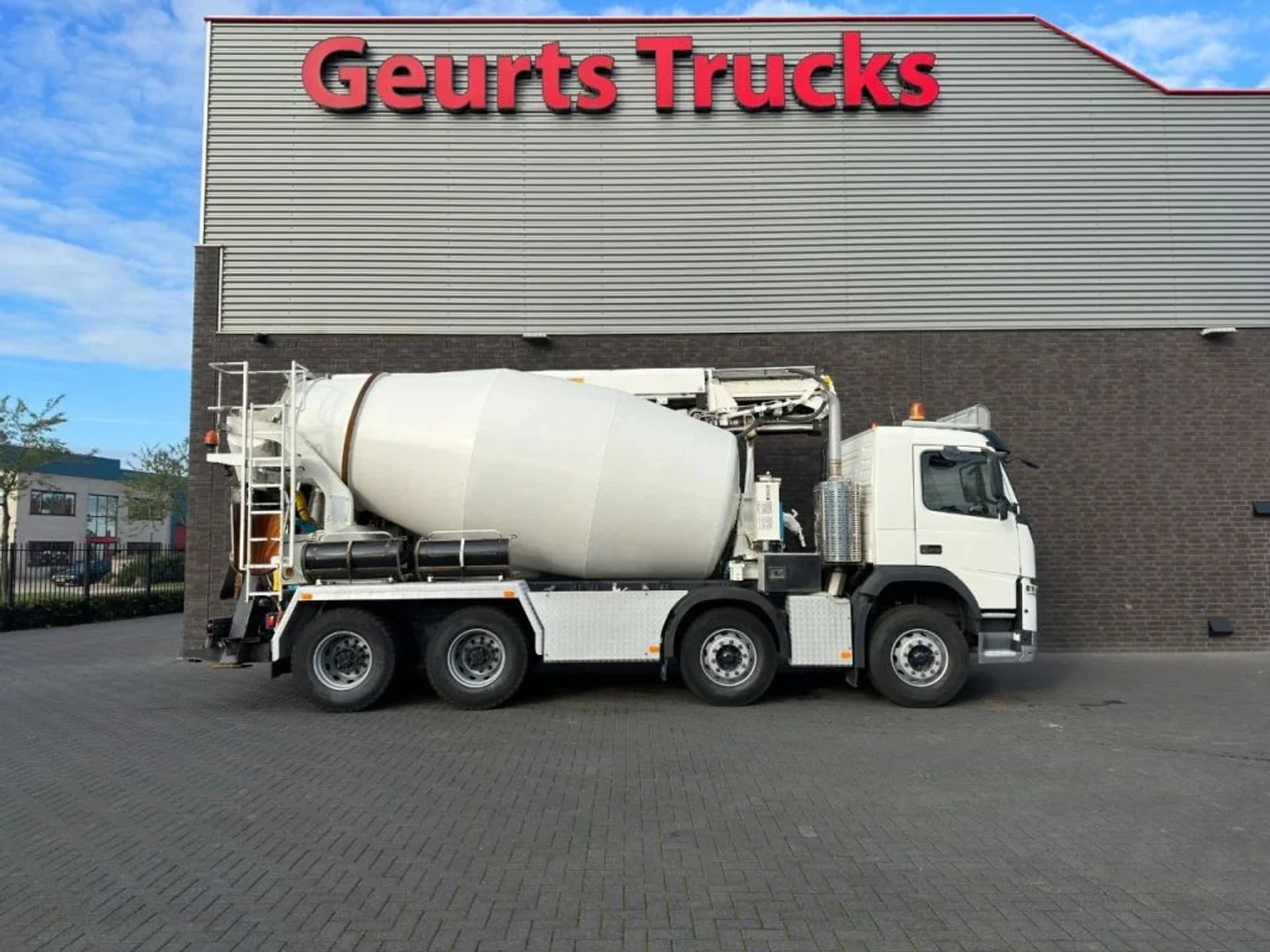 Foto 4 van Volvo FM 410 8X4 + STETTER 9 M3 MIXER/MISCHER + THEAM 15 M TRANSPORTBAND/BELT