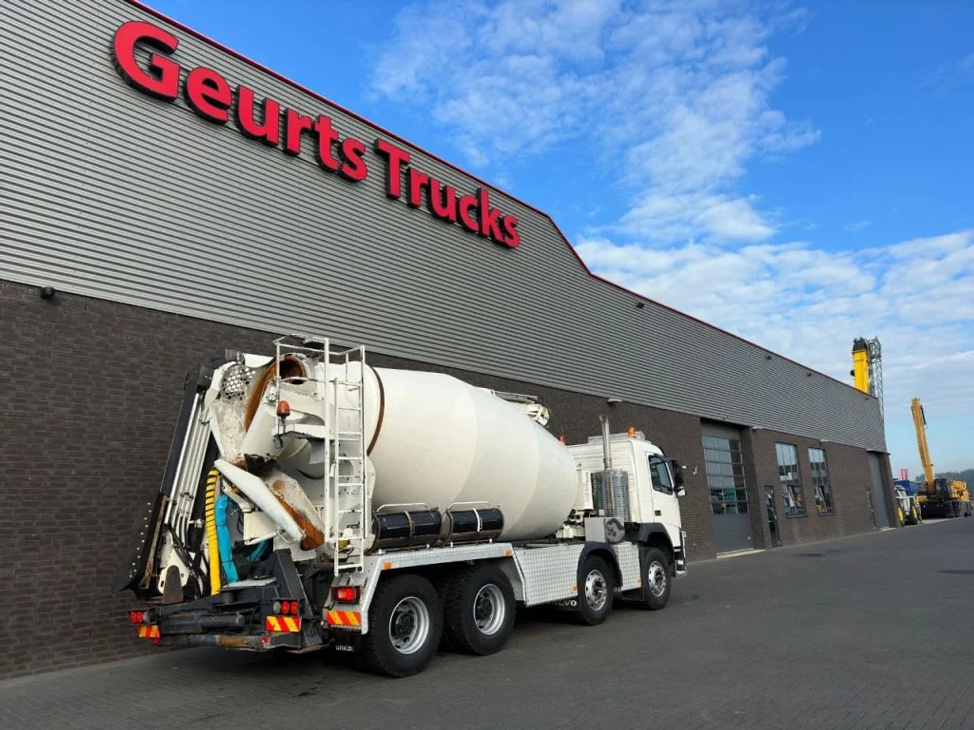 Foto 5 van Volvo FM 410 8X4 + STETTER 9 M3 MIXER/MISCHER + THEAM 15 M TRANSPORTBAND/BELT