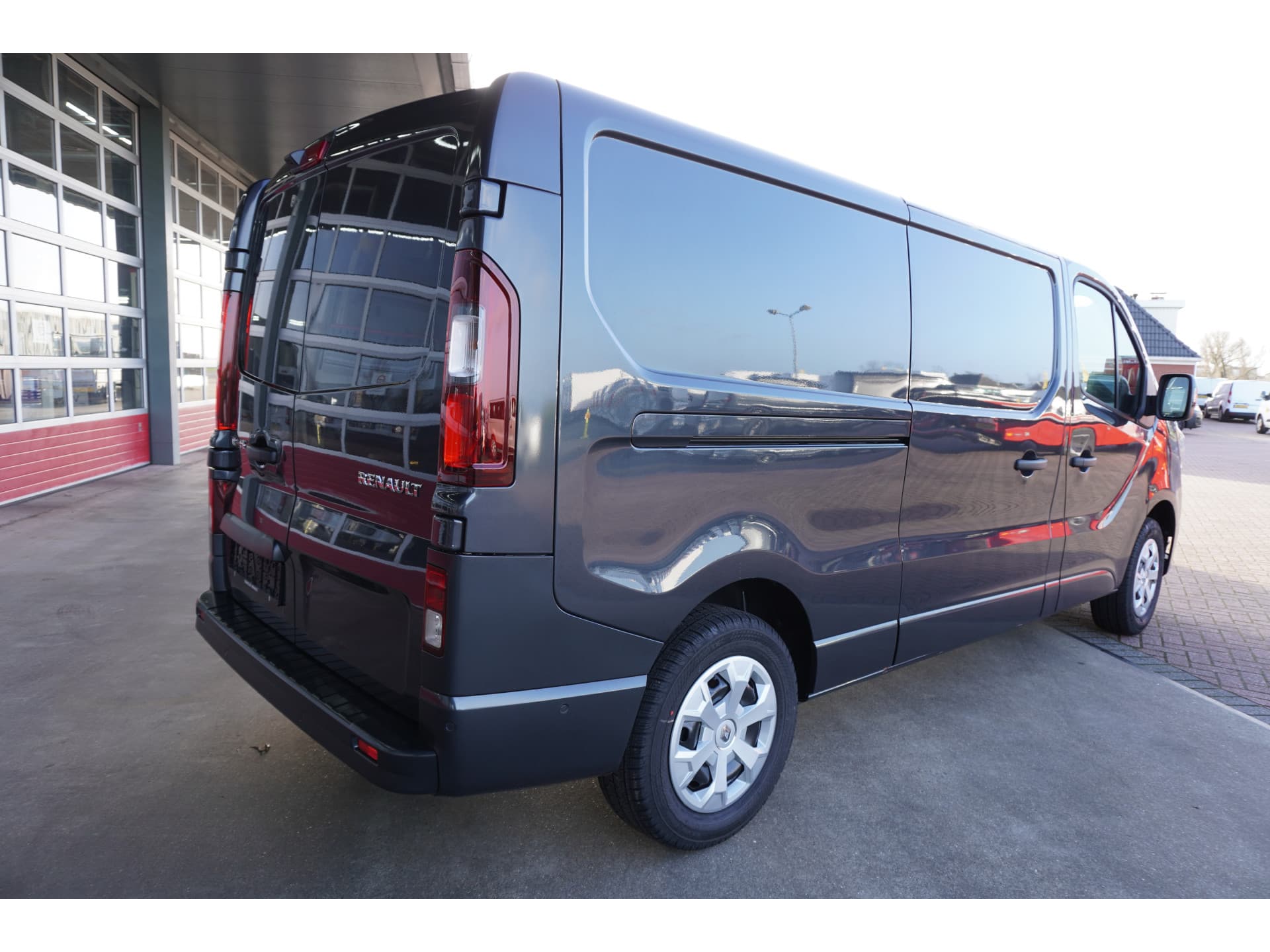 Foto 4 van Renault 2.0 dCi 130PK T30 L2H1 Work Edition