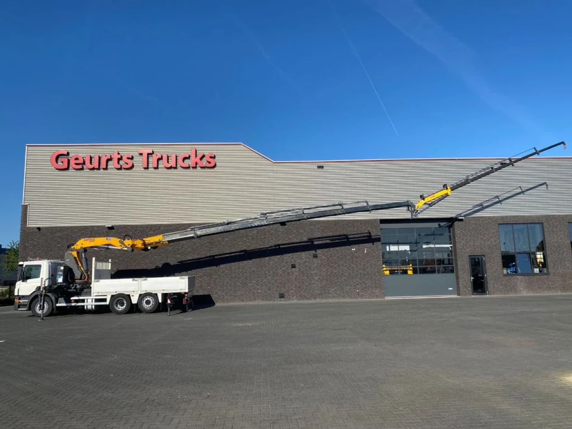 Foto 3 van Scania P250 6X2 + COPMA 510.7 + JIB J4 KRAAN/KRAN/CRANE/MONTAGEKRAN/DACHDECKERKRAN/DAKWERKEN/ROOF CRANE