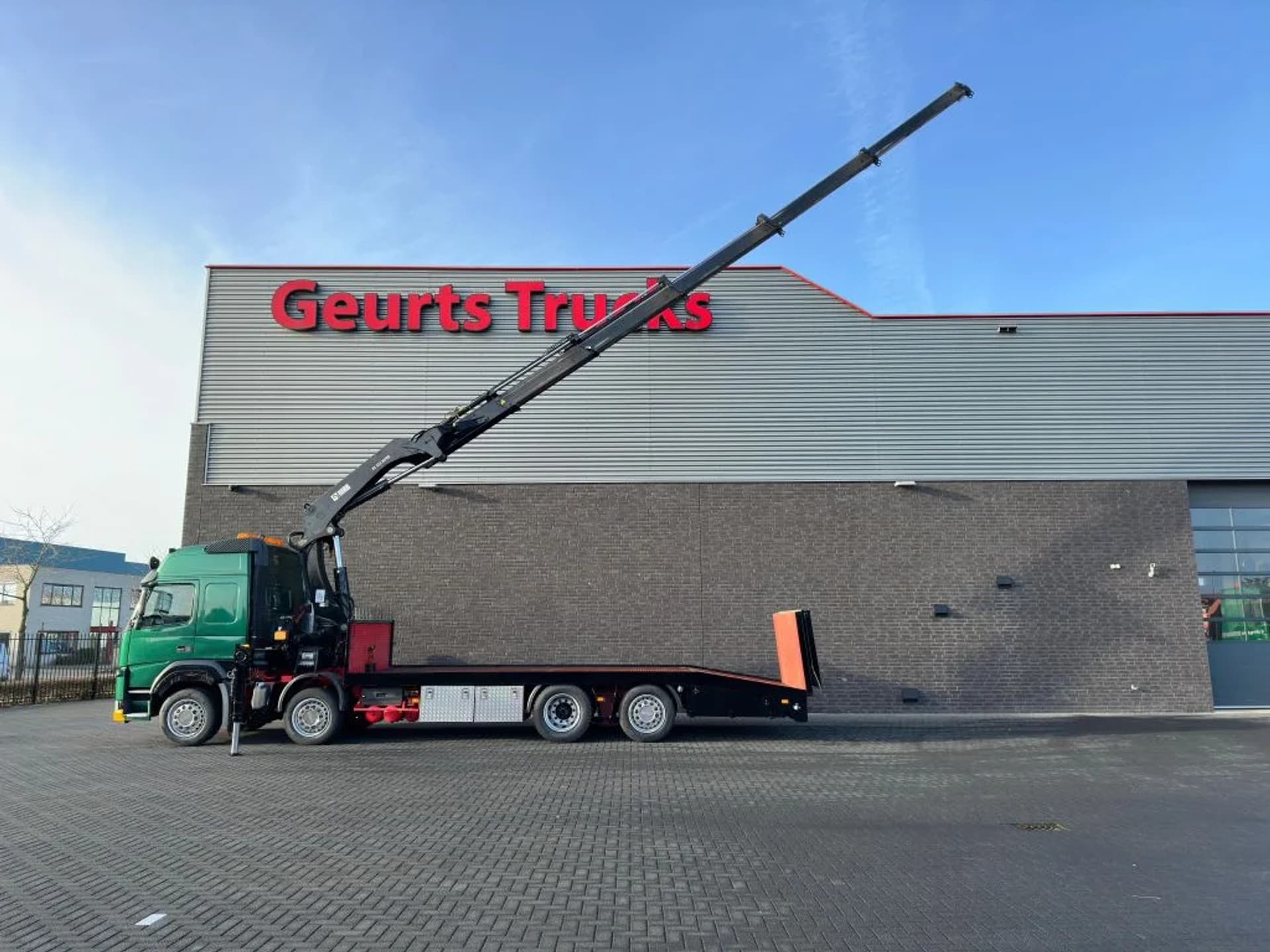 Foto 5 van Volvo FM 500 8X2 OPRIJWAGEN/MACHINE TRANSPORTER + HIAB 322 EP-5 HIPRO KRAAN/KRAN/CRANE/GRUA