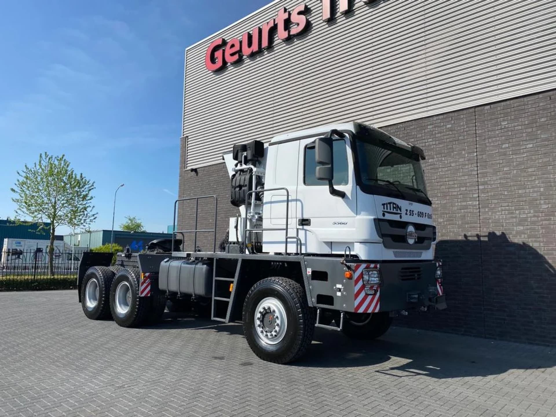 Foto 5 van Mercedes-Benz TITAN 5560 Z52-600 F TITAN 5560 Z52-600 F 6X6 HEAVY-DUTY TRUCK