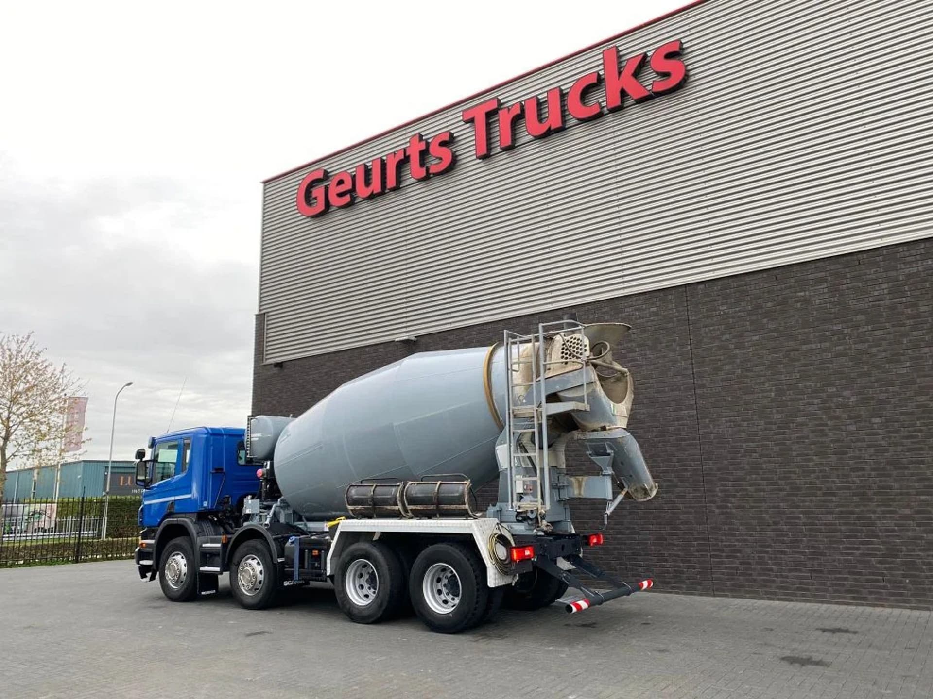 Foto 3 van Scania P410 8X4 9 M3 CONCRETE MIXER/MISCHER/MIXER