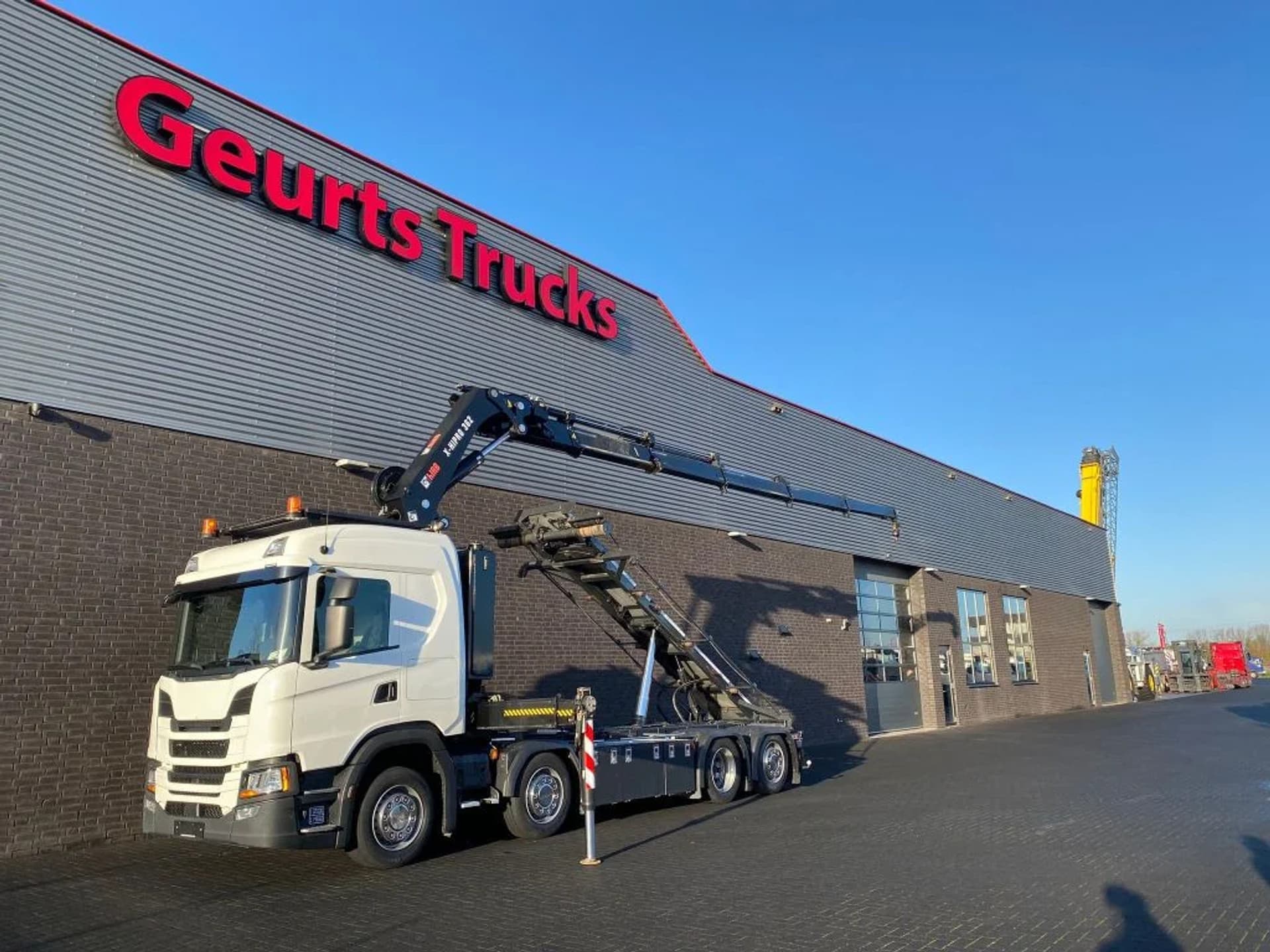 Foto 2 van Scania G500 NGS 8X2 MET 3 ZIJDIGE KABELSYSTEEM + HIAB 362 EP-5 KRAAN/KRAN/CRANE/GRUA