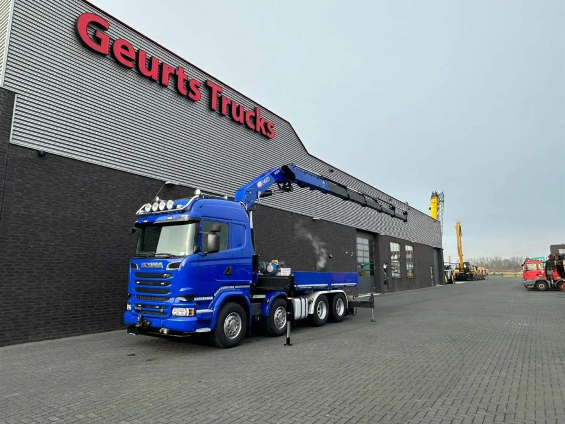 Foto 3 van Scania R580 V8 8X4 TREKKER-BAKWAGEN COMBI + HMF 4020-K5 KRAAN/KRAN/CRANE/GRUA