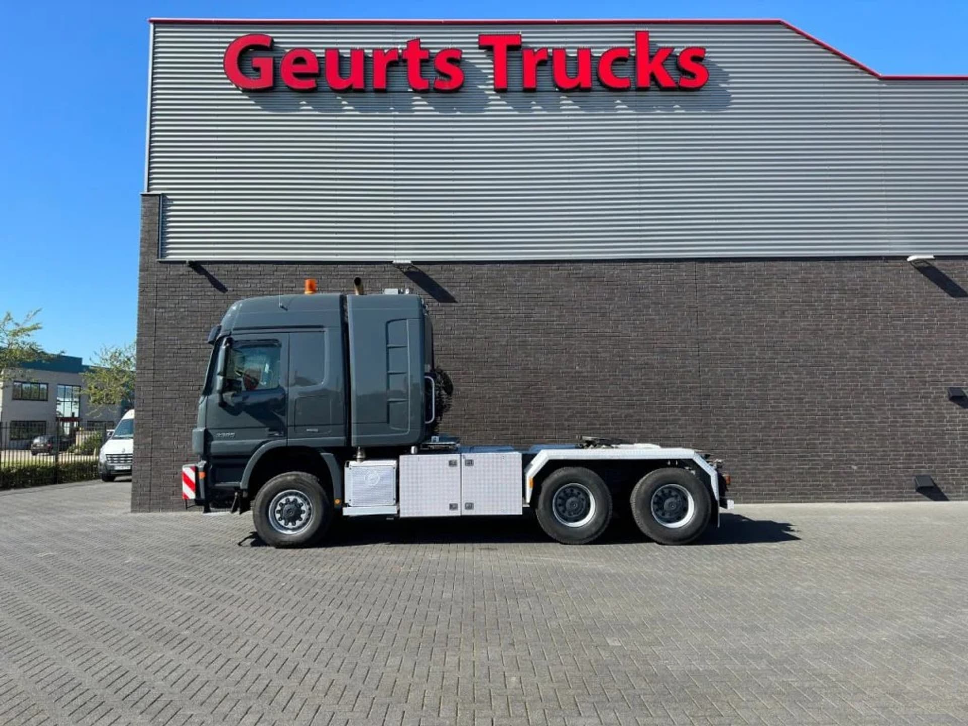 Foto 1 van Mercedes-Benz Actros 4065 V8 6X6 SLT TITAN HEAVY DUTY TRACTOR