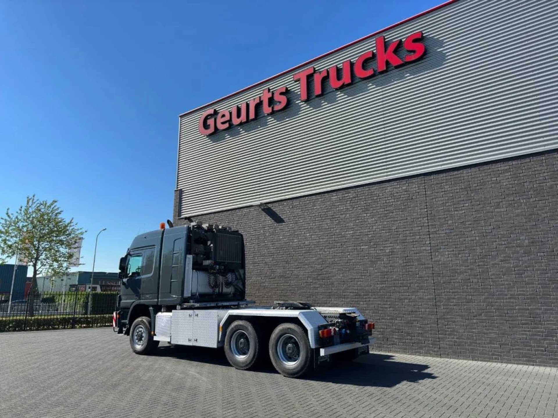 Foto 3 van Mercedes-Benz Actros 4065 V8 6X6 SLT TITAN HEAVY DUTY TRACTOR