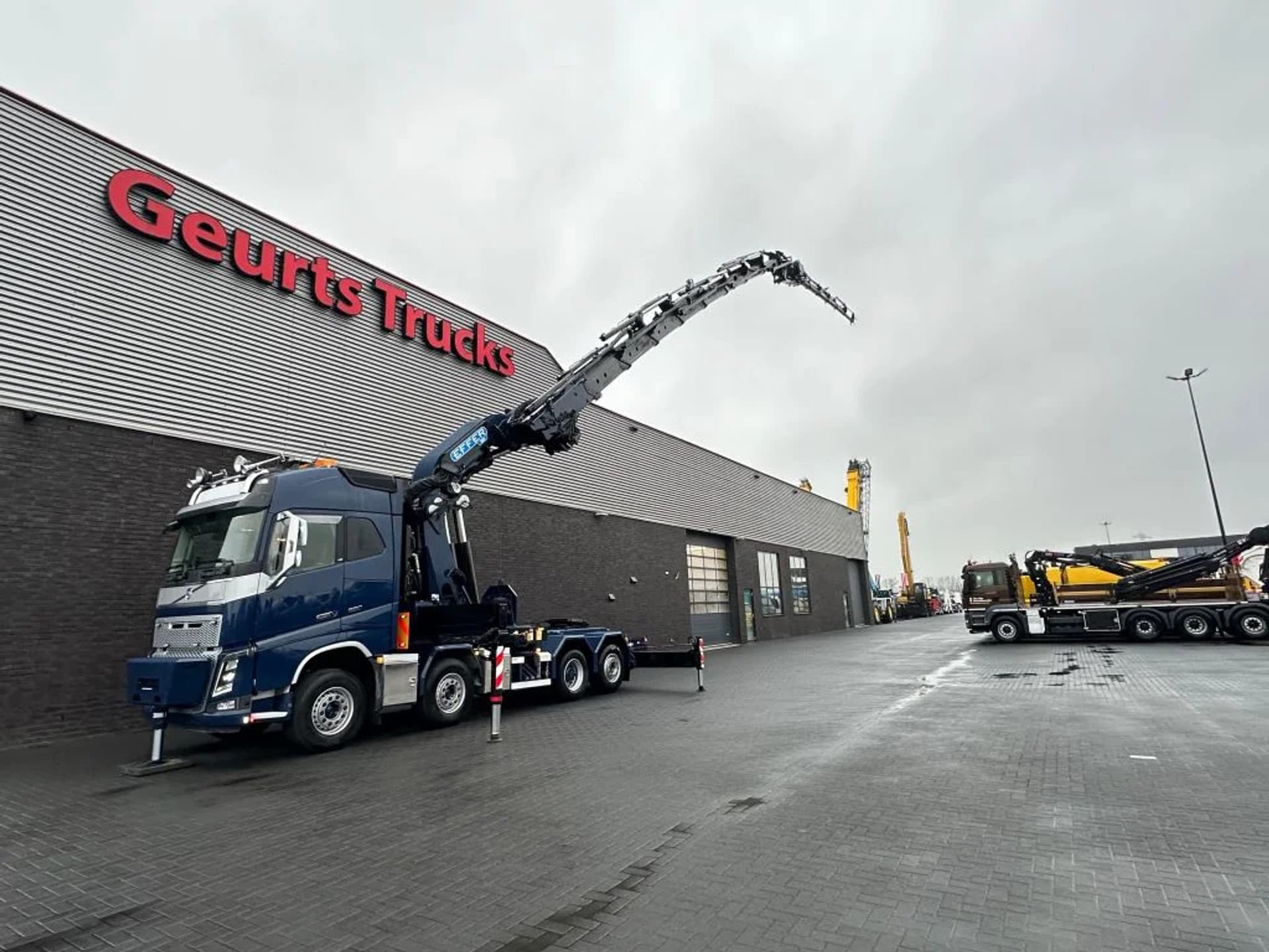Foto 2 van Volvo FH 16.650 8X2 + EFFER 1855/8S + JIB 6S HEAVY DUTY KRAAN/KRAN/CRANE/GRUA