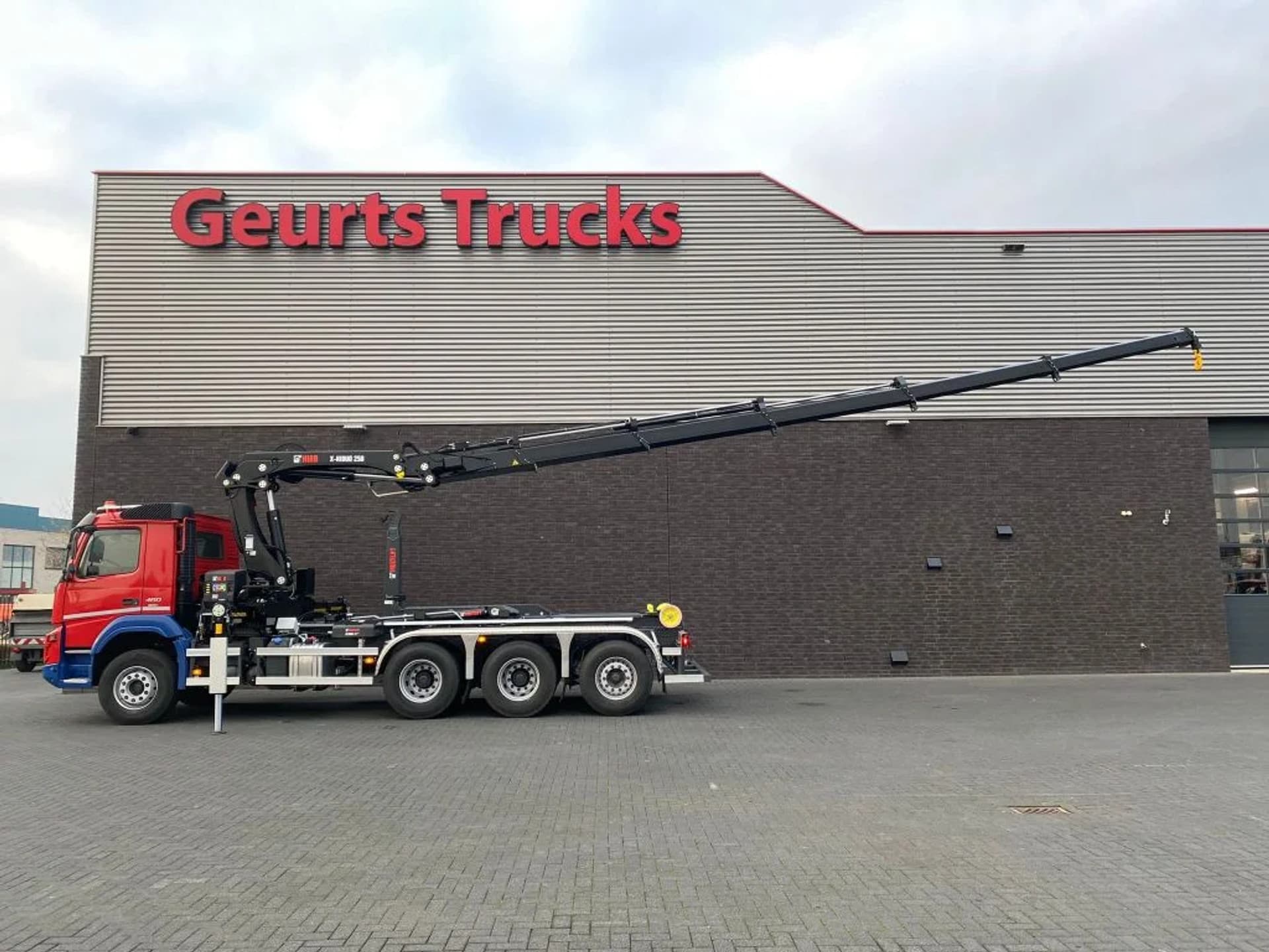 Foto 2 van Volvo FMX 460 8X4 TRIDEM + HIAB 21 TONS HAAKARM + HIAB 258 EP-5 KRAAN/KRAN/CRANE/GRUA