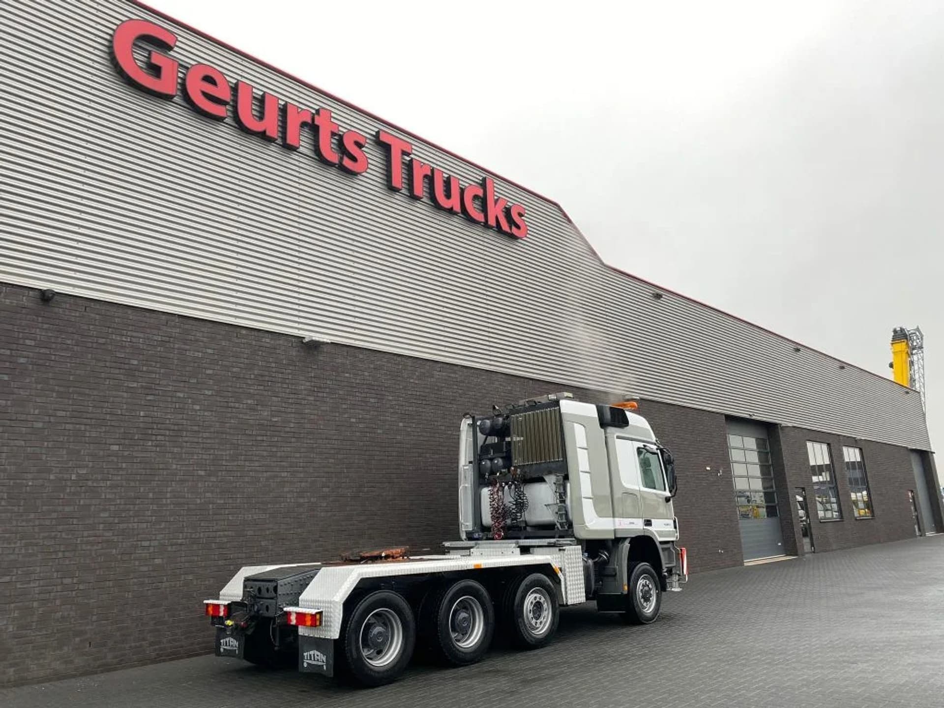 Foto 5 van Mercedes-Benz Actros 4360 V8 8X6 V8 SLT TITAN HEAVY DUTY TRACTOR 250 TON