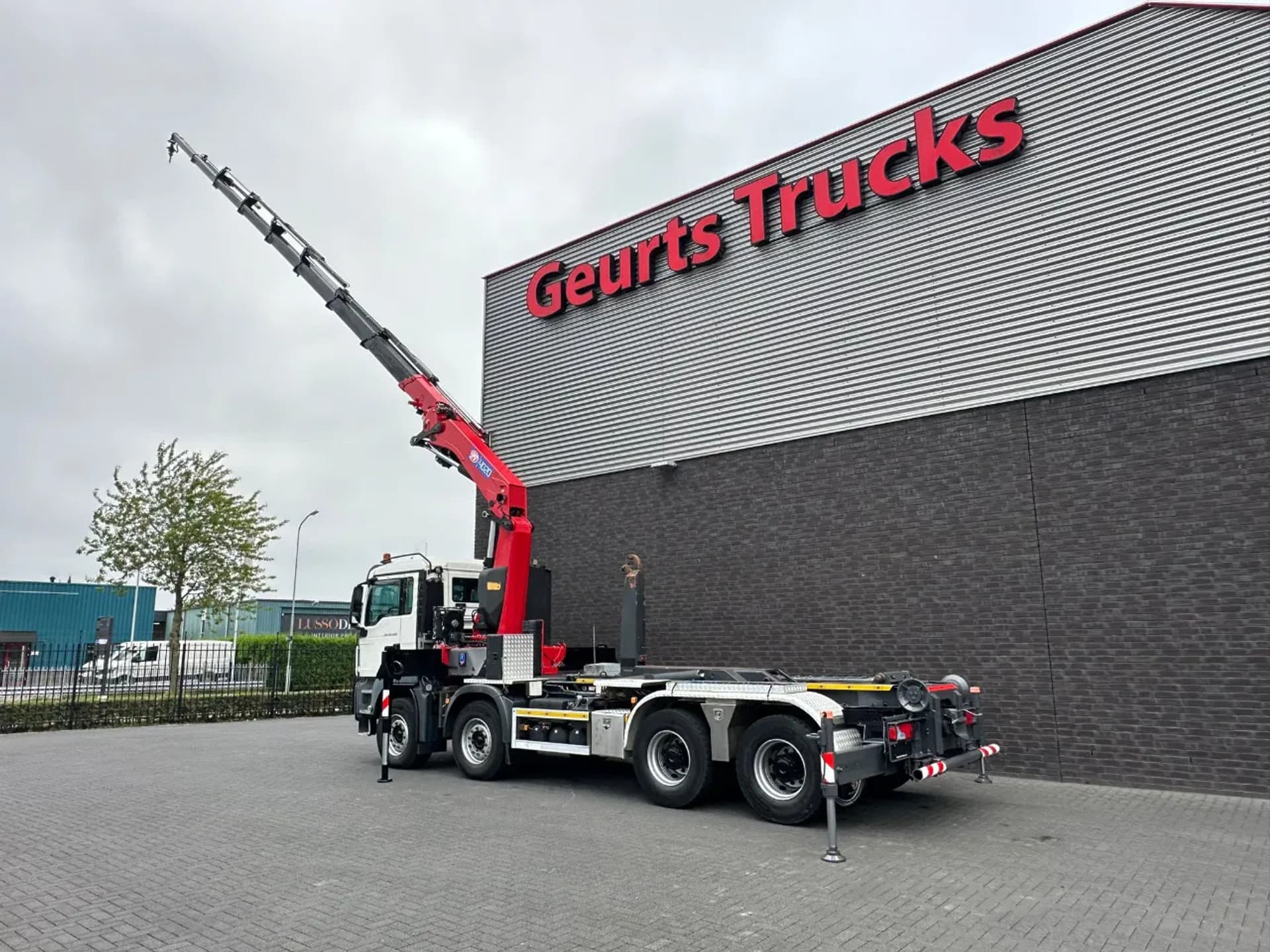 Foto 5 van MAN TGS 35.400 8X4 MET VDL S-20-5500 HAAKARMSYSTEEM + HMF 4020-K8 KRAAN/KRAN/CRANE/GRUA