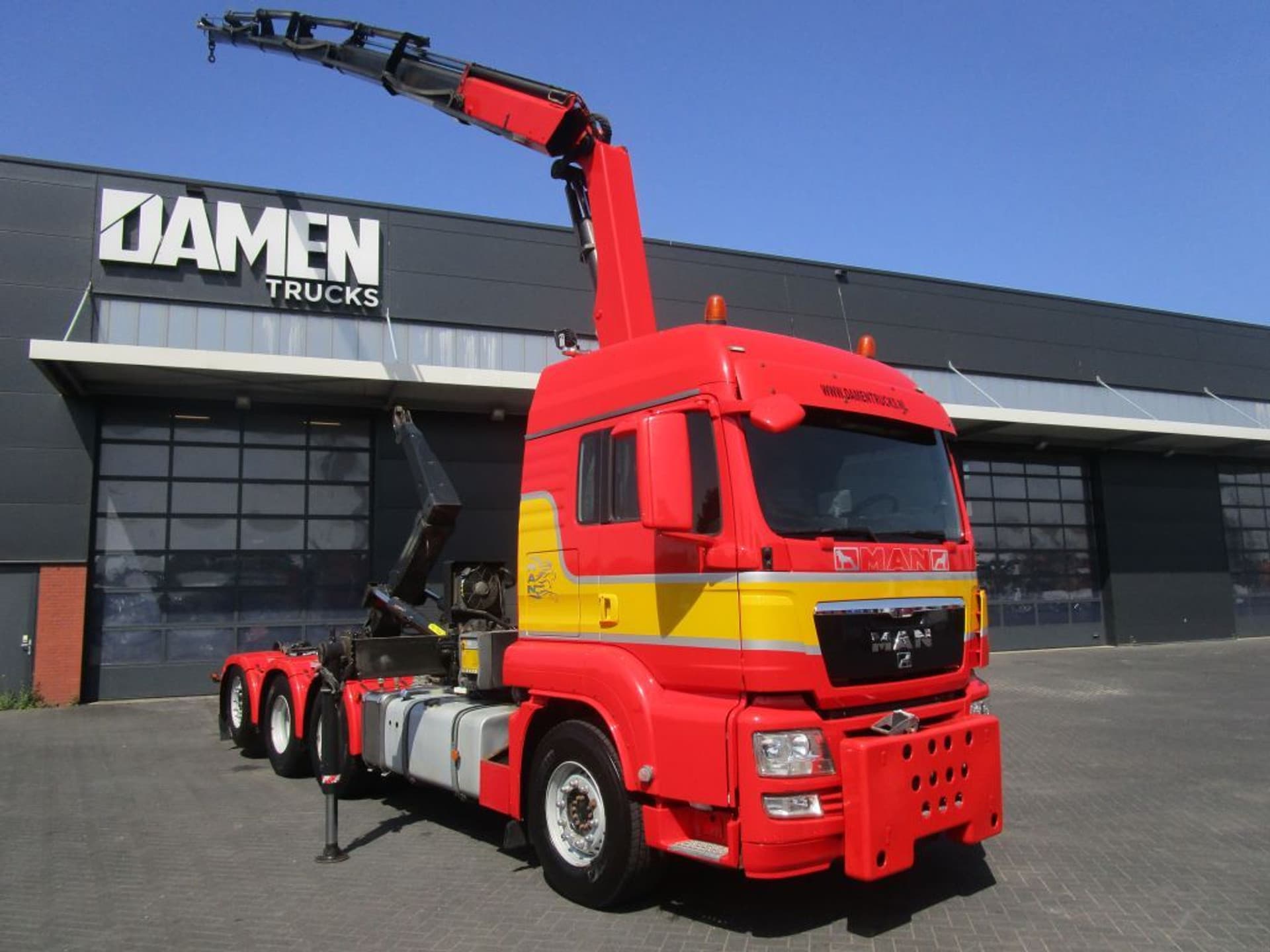 Foto 4 van MAN TGS 35.440 TGS 35.440 8x4-4 Tridem Haakarm+ Kraan