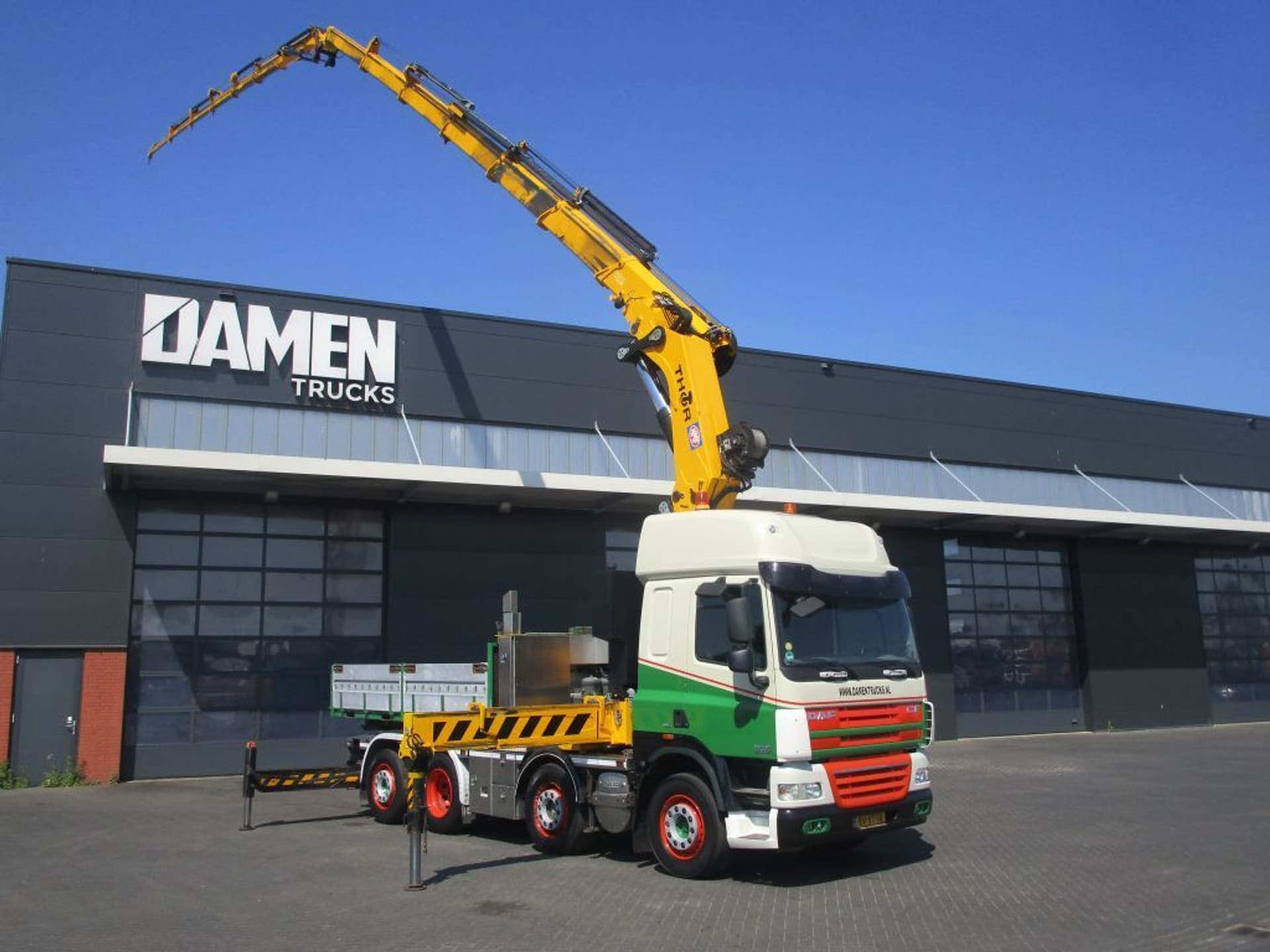 Foto 1 van DAF CF 85.410 CF 85.410 FTX 8x2 Euro 5 HMF THOR K6 + JIB K6