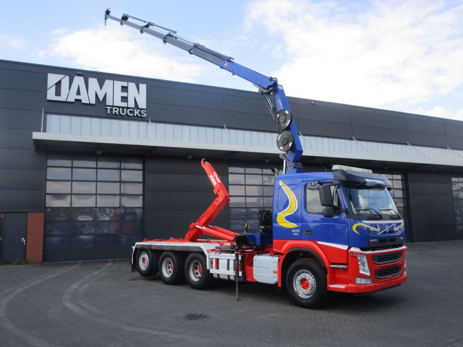 Foto 1 van Volvo FM 13 FM 13.420 8x4 ( Tridem ) Euro 6 HMF 1820-K5 + JOAB Haakarmsysteem