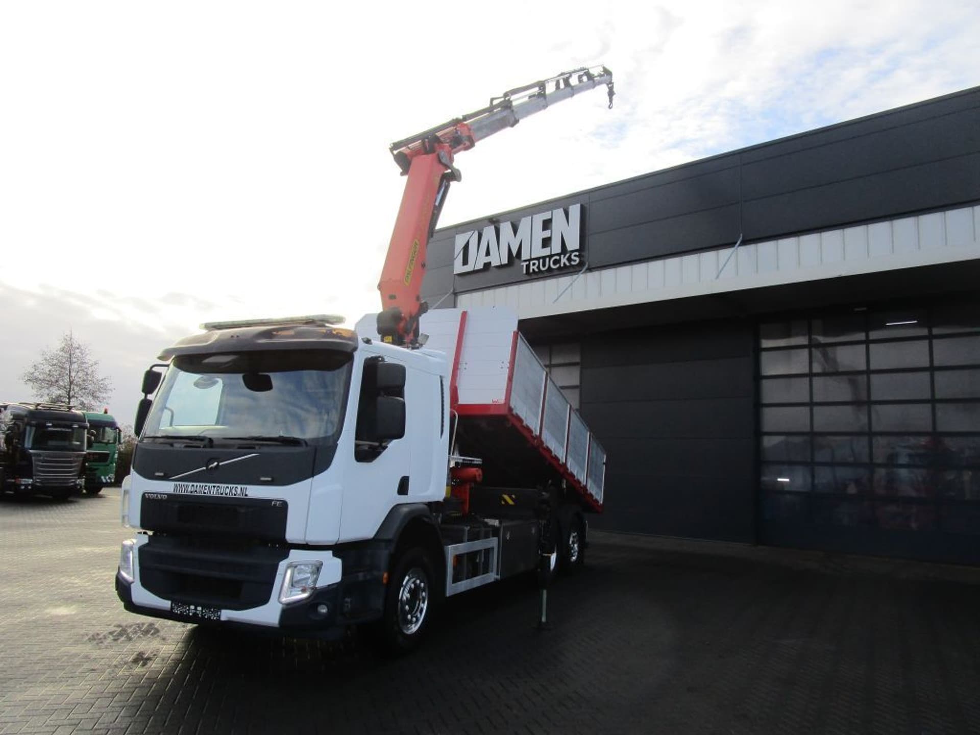 Foto 2 van Volvo FE 320 FE 320 6x2 Euro 6 Palfinger PK 22002-EH D + Kipper