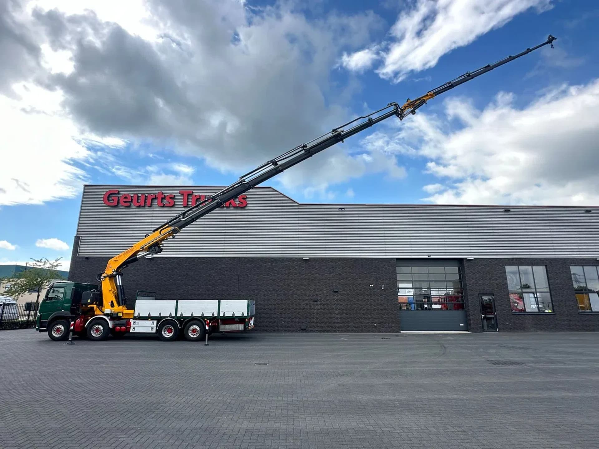 Foto 2 van Volvo FM 500 8X2 + FASSI F1350RA.2.28 XHE-DYNAMIC + JIB L616 KRAAN/KRAN/CRANE/GRUA