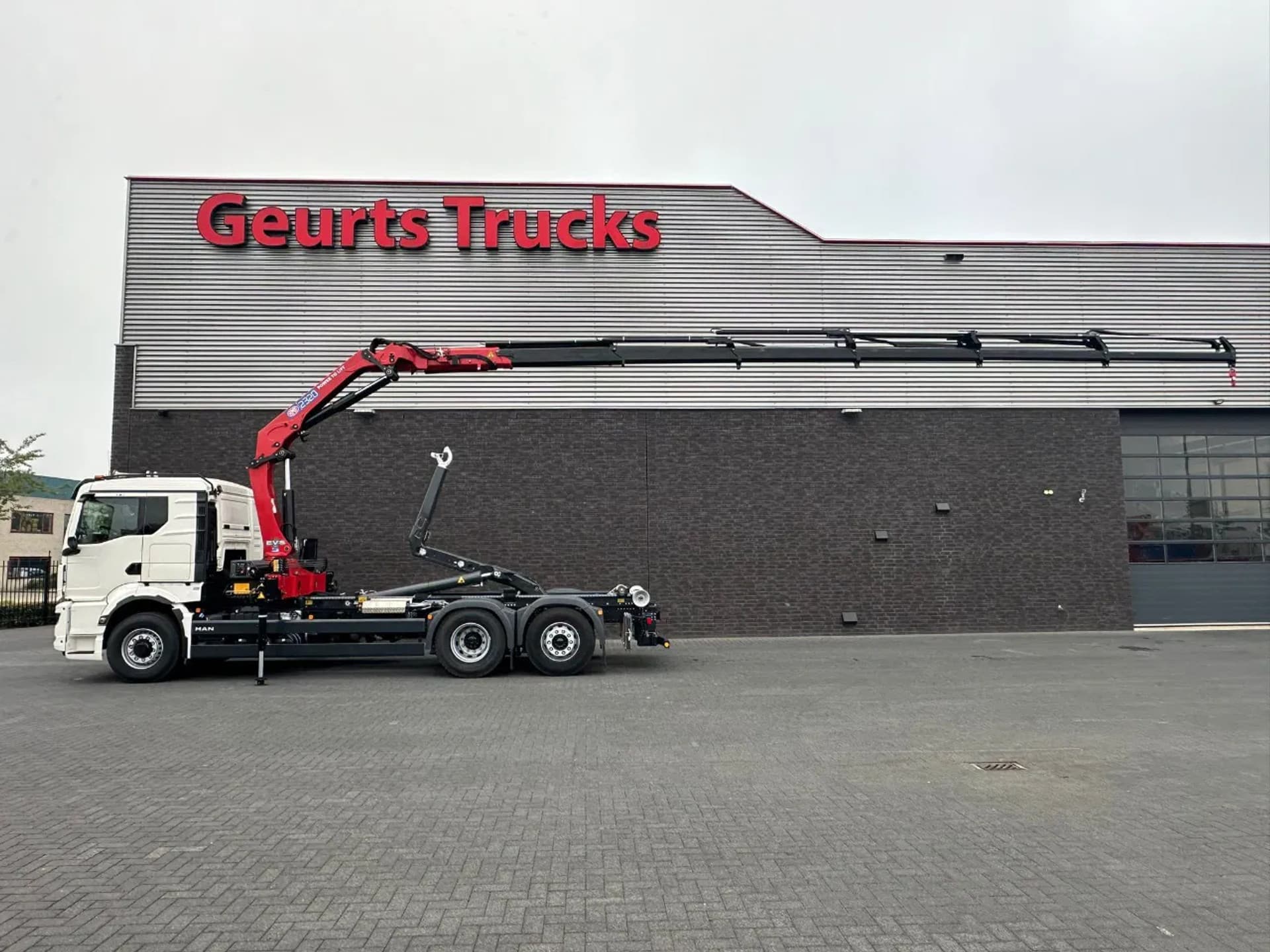 Foto 1 van MAN TGS 26.520 6X4H-4 BL NEW MODEL + MEILLER HAAKARMSYSTEEM + HMF 2320 K6-RCS KRAAN/KRAN/CRANE/GRUA