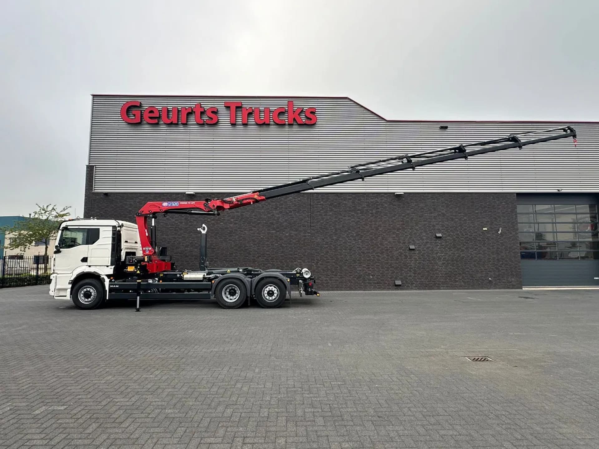 Foto 4 van MAN TGS 26.520 6X4H-4 BL NEW MODEL + MEILLER HAAKARMSYSTEEM + HMF 2320 K6-RCS KRAAN/KRAN/CRANE/GRUA