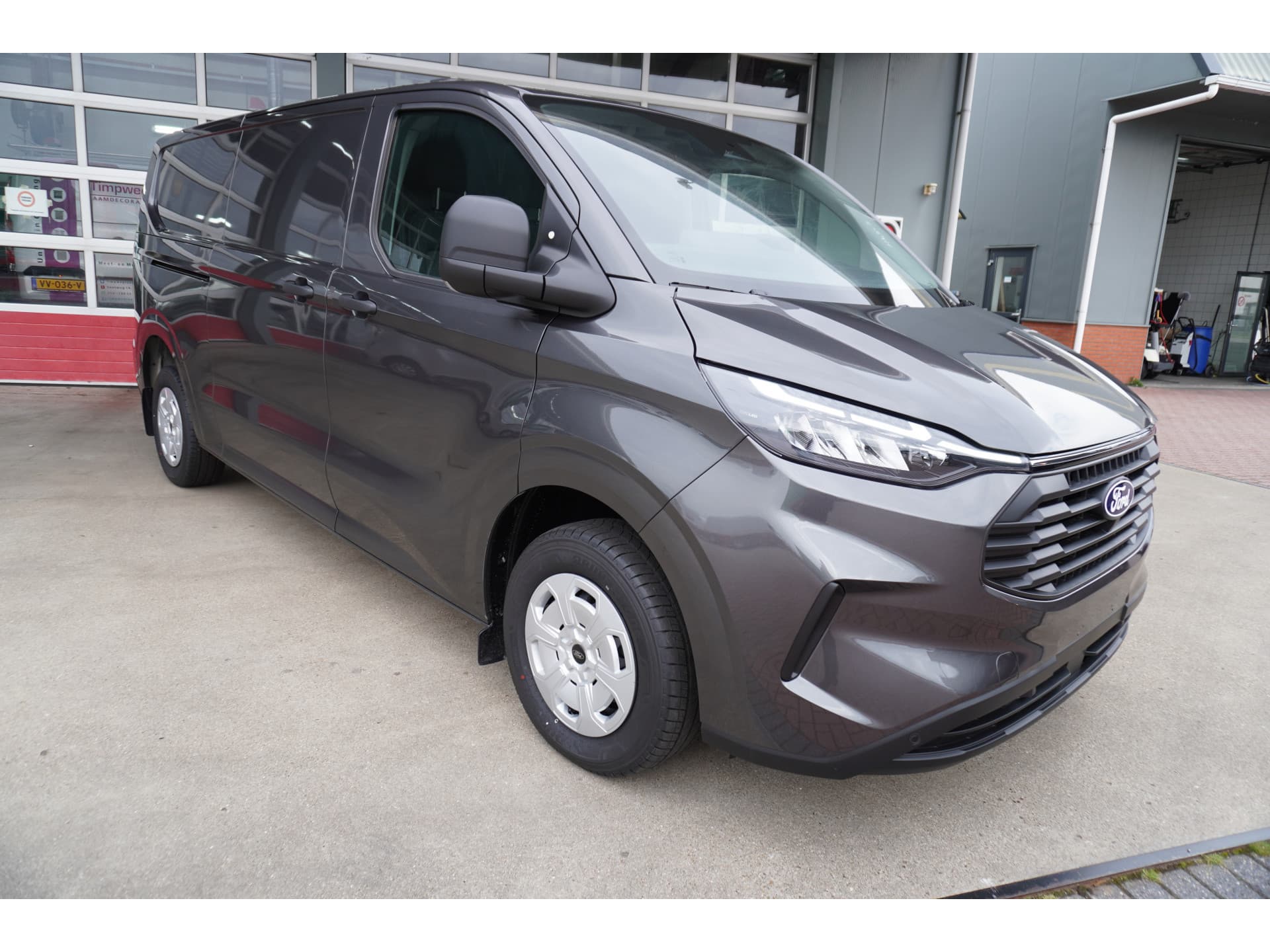 Foto 2 van Ford 320L 2.0 TDCI 136PK L2H1 Trend Achterklep Schuifdeur L / R