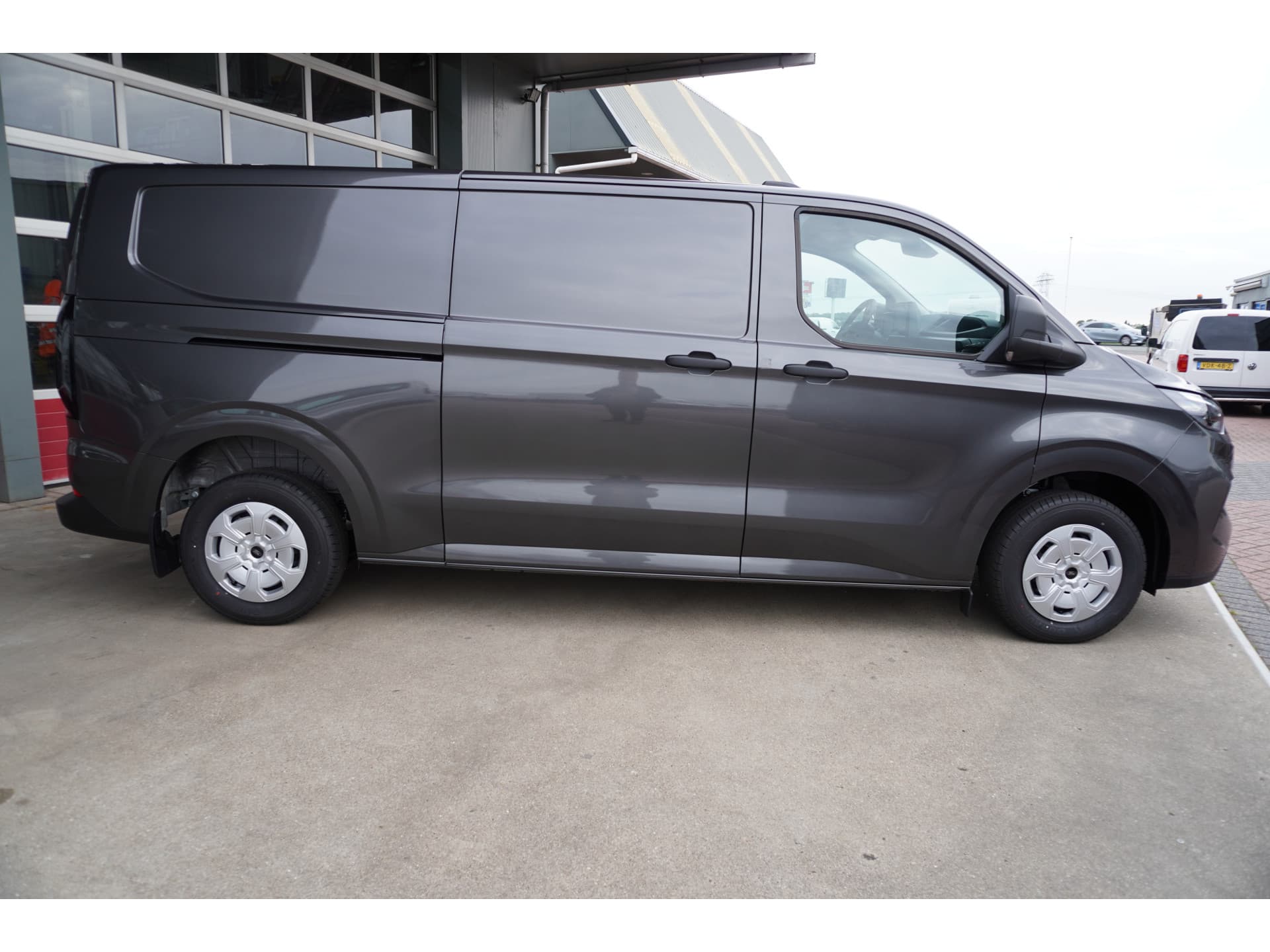 Foto 3 van Ford 320L 2.0 TDCI 136PK L2H1 Trend Achterklep Schuifdeur L / R