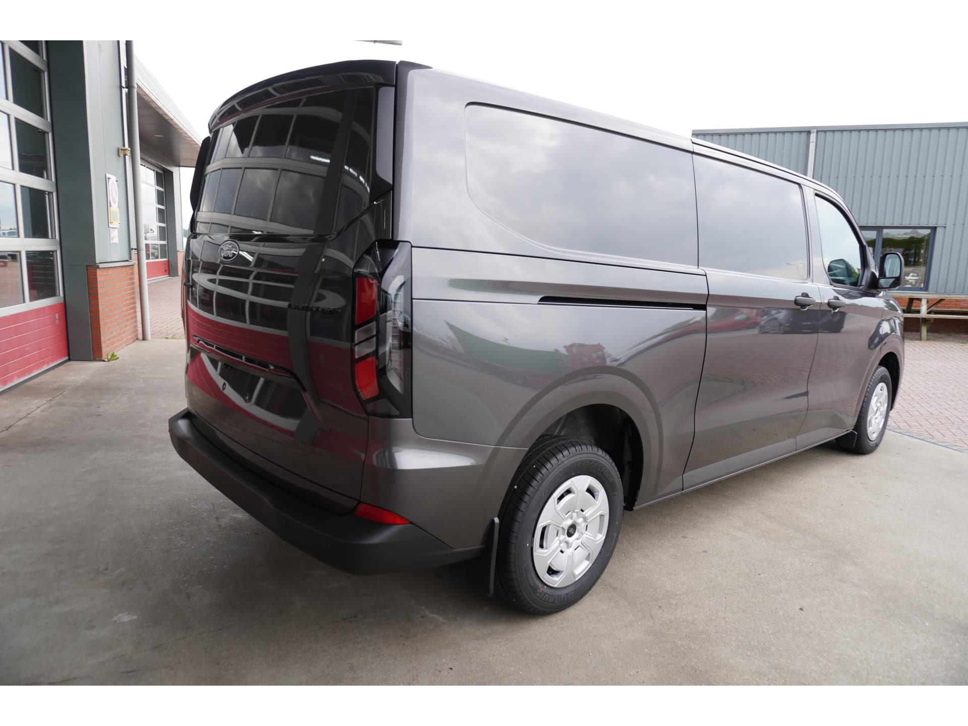 Foto 4 van Ford 320L 2.0 TDCI 136PK L2H1 Trend Achterklep Schuifdeur L / R