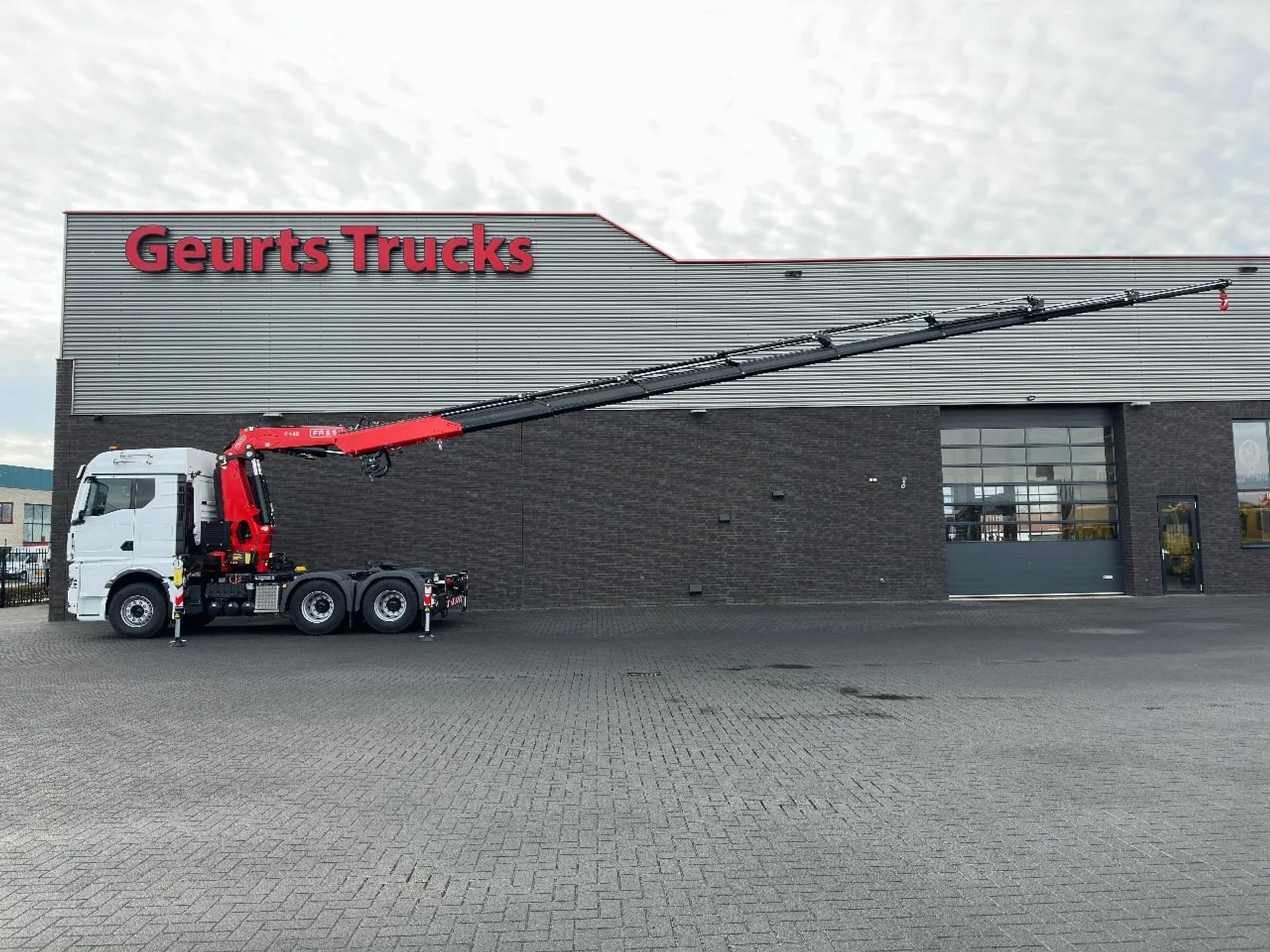 Foto 4 van MAN TGX 33.520 6X4 TREKKER-BAKWAGEN COMBI + FASSI F485RA.2.28 KRAAN/KRAN/CRANE/GRUA/NEW