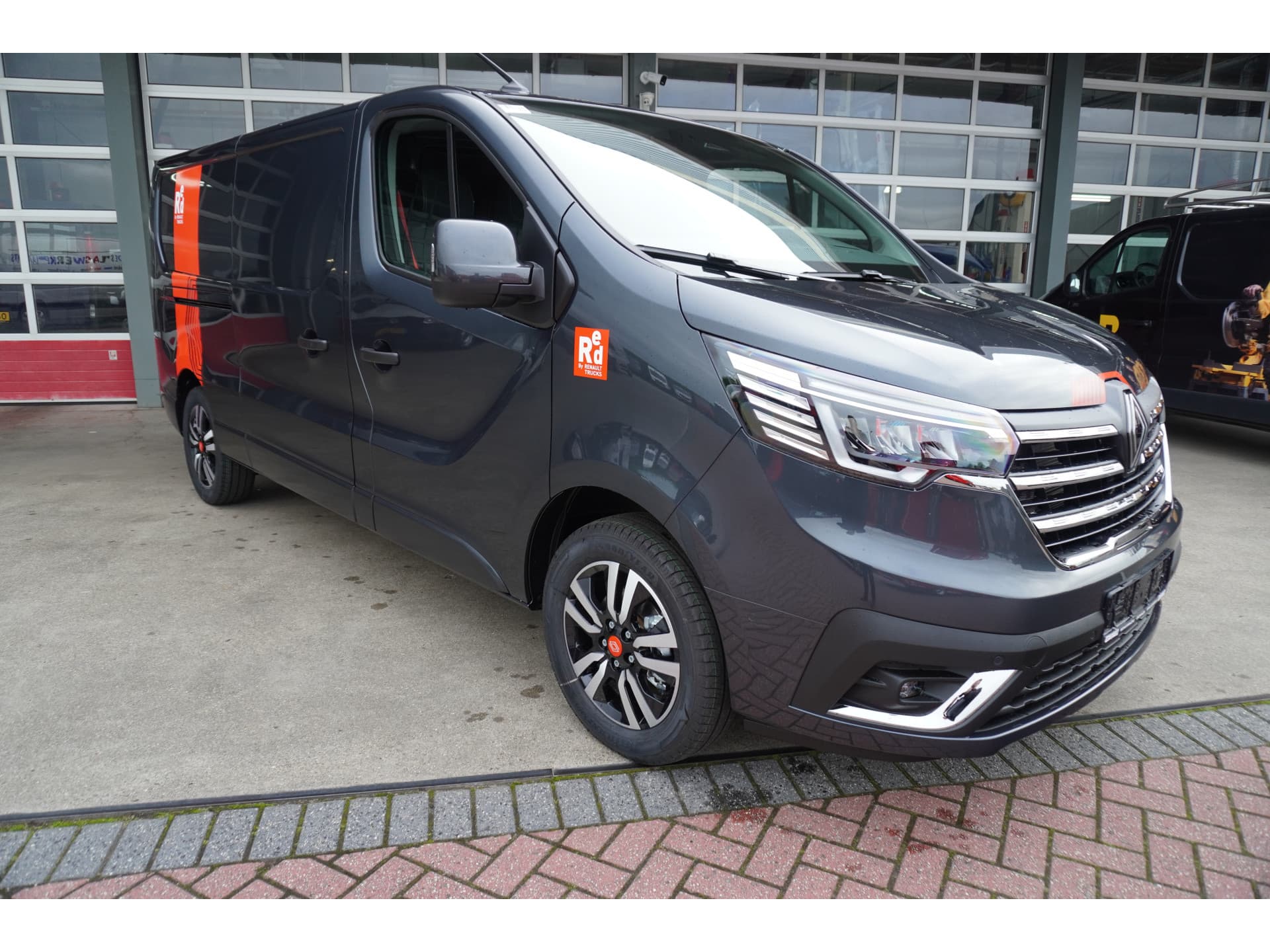 Foto 2 van Renault 2.0 Blue dCi 170pk T30 L2H1 Red Edition Exclusive Automaat Schuifdeur L / R