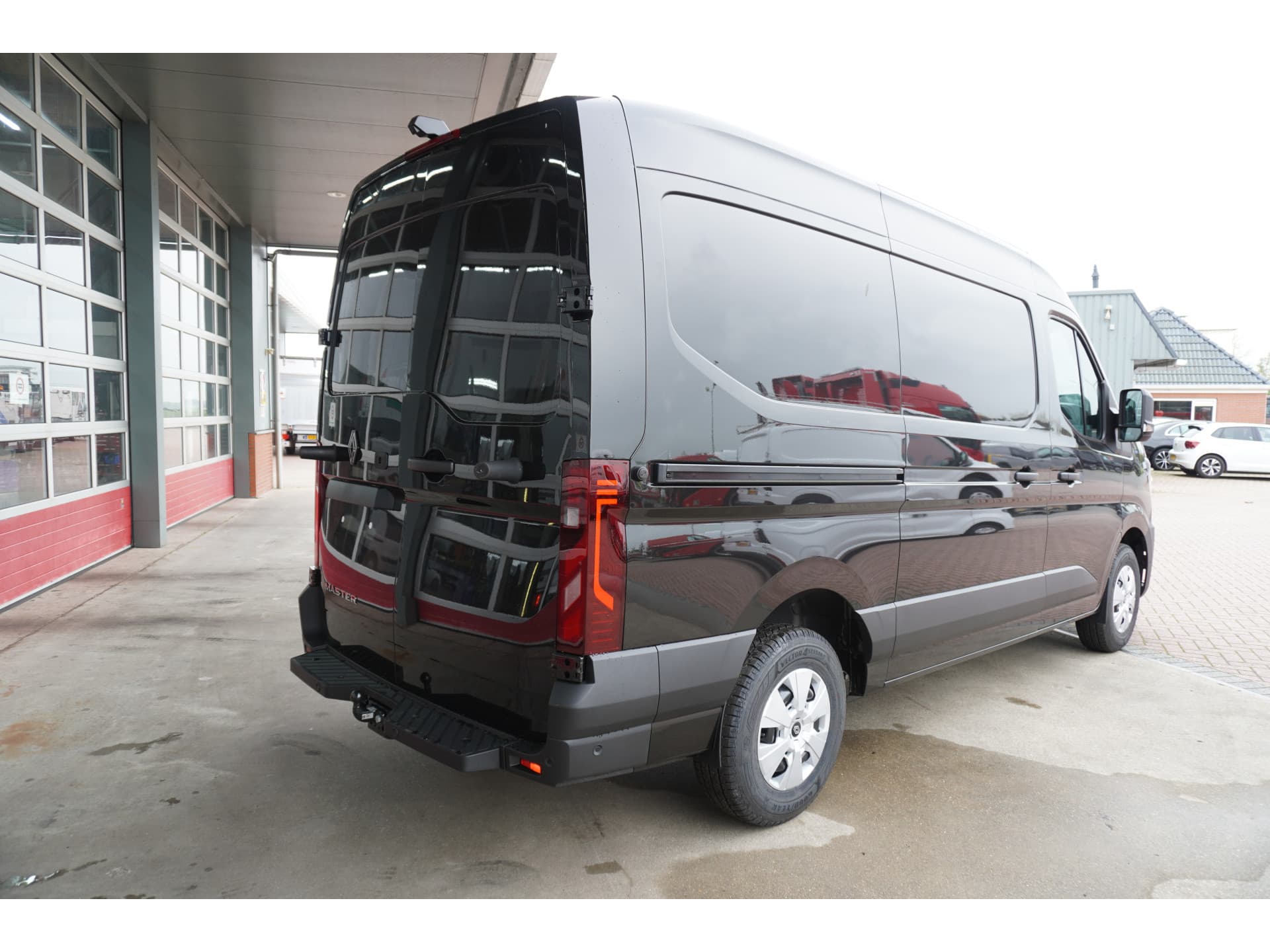 Foto 4 van Renault T35 2.0 dCi 170PK L2H2 Extra Schuifdeur L / R