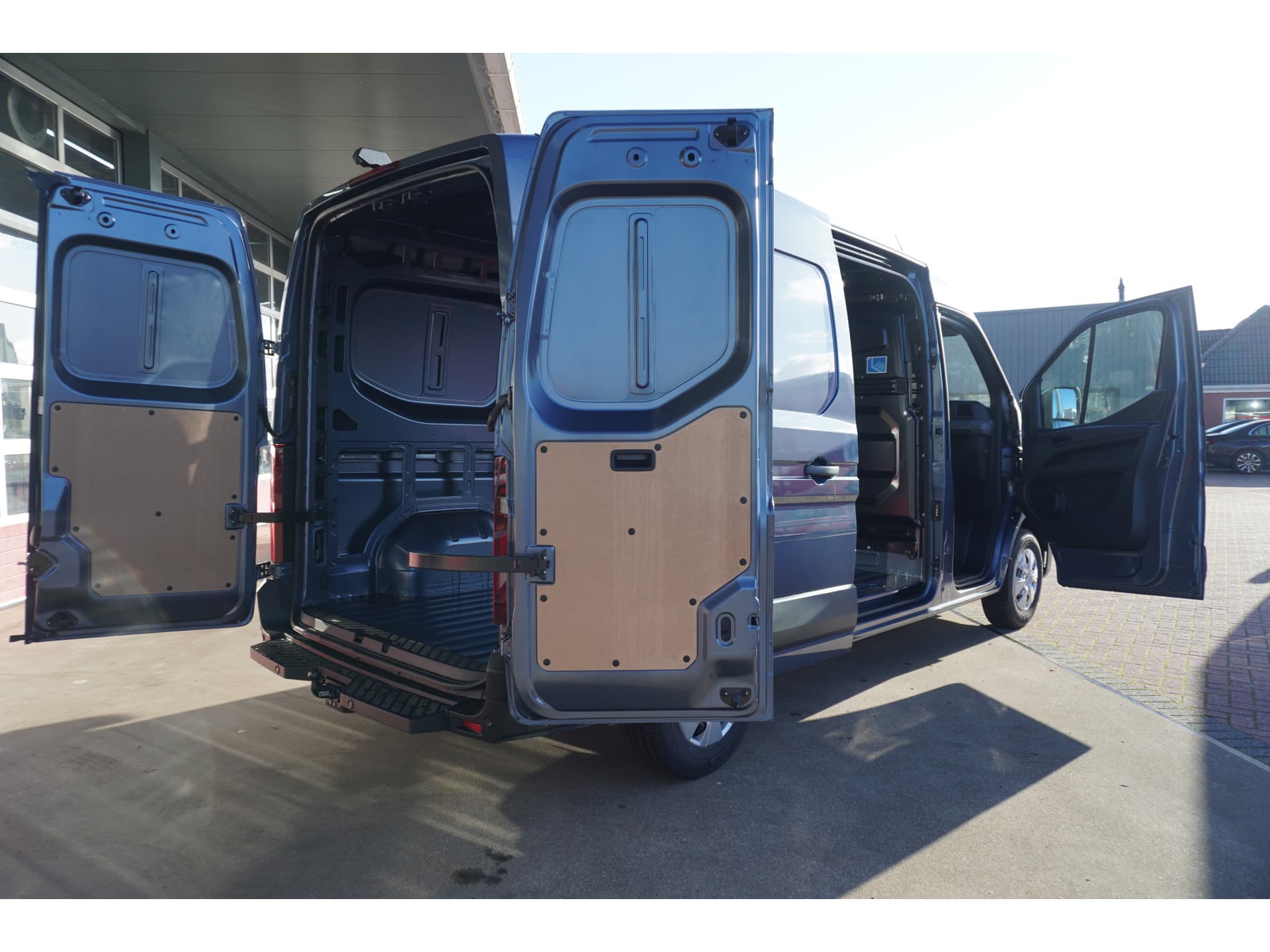 Foto 5 van Renault T35 2.0 dCi 170PK L2H2 Extra Schuifdeur L / R