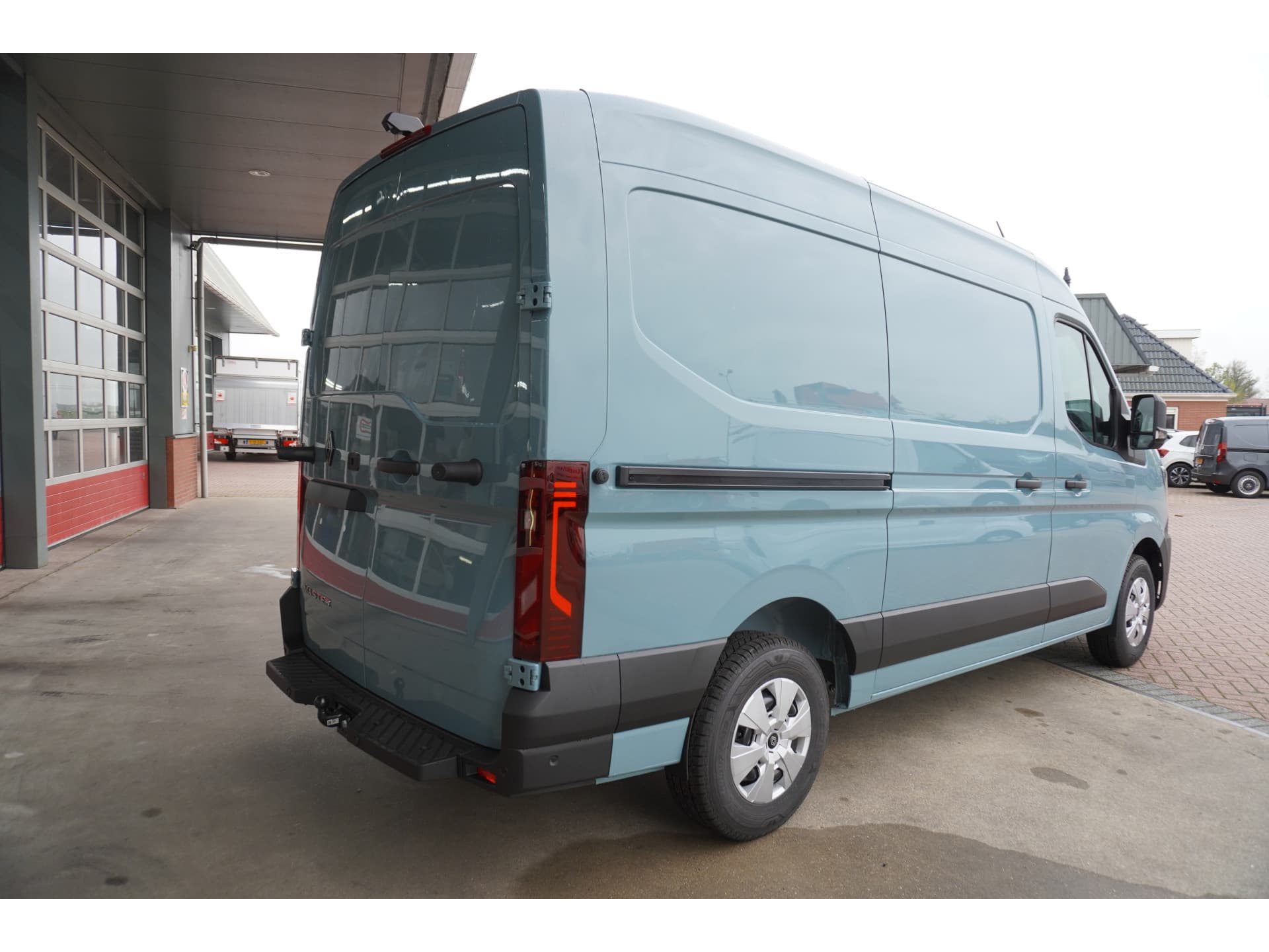Foto 4 van Renault T35 2.0 dCi 170PK L2H2 Extra Schuifdeur L / R
