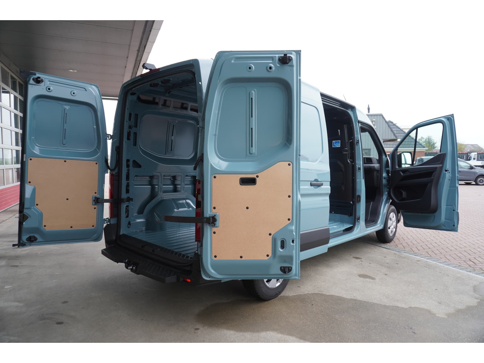 Foto 5 van Renault T35 2.0 dCi 170PK L2H2 Extra Schuifdeur L / R