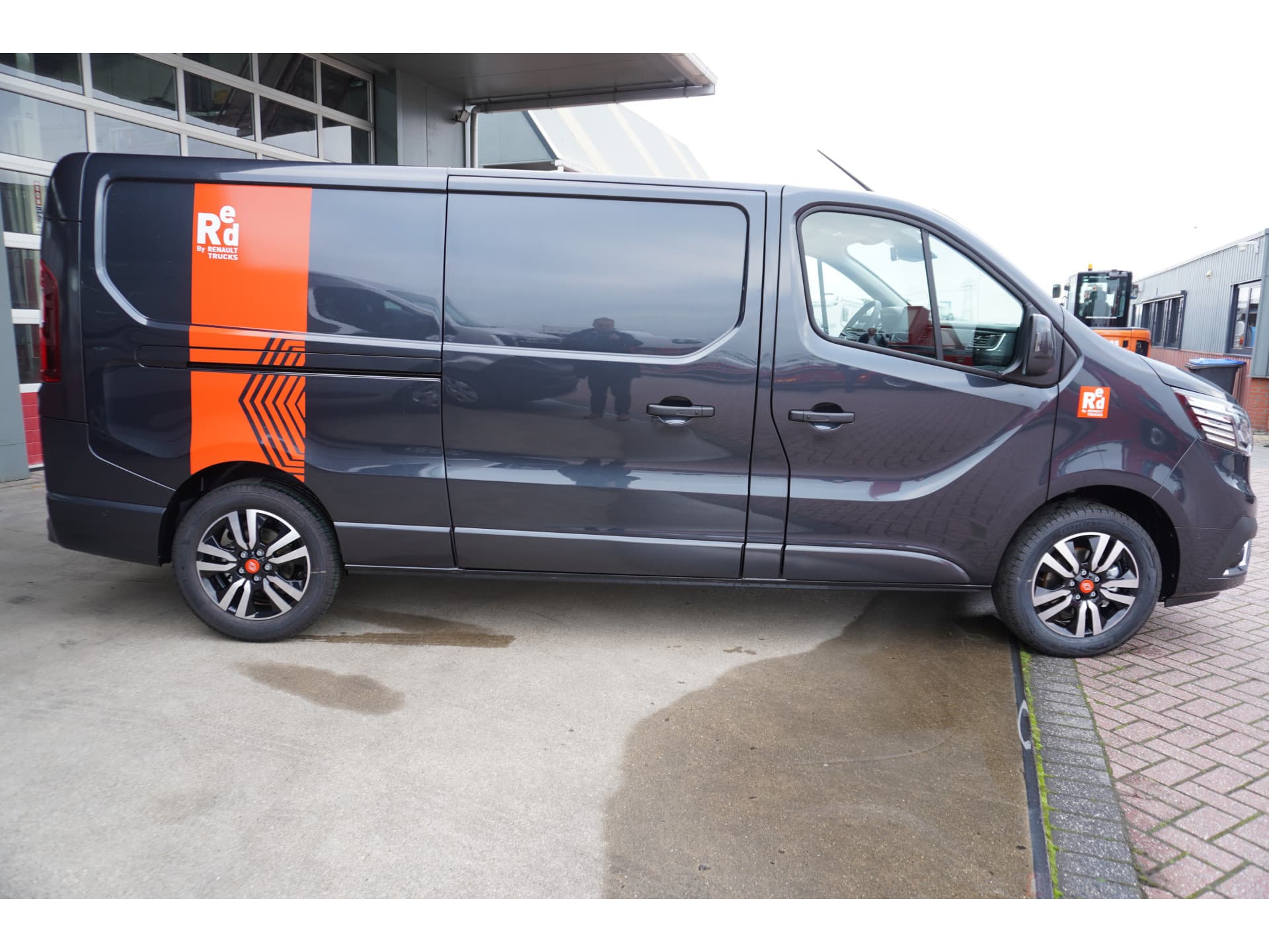 Foto 3 van Renault 2.0 Blue dCi 170pk T30 L2H1 Red Edition Exclusive Automaat Schuifdeur L / R