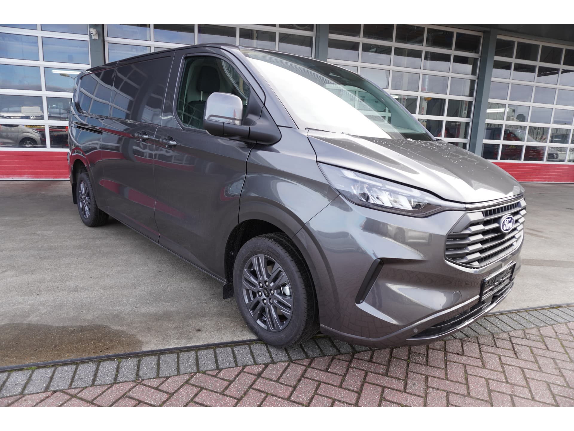 Foto 2 van Ford 320L 2.0 TDCI 170PK L2H1 Limited Automaat Schuifdeur L / R