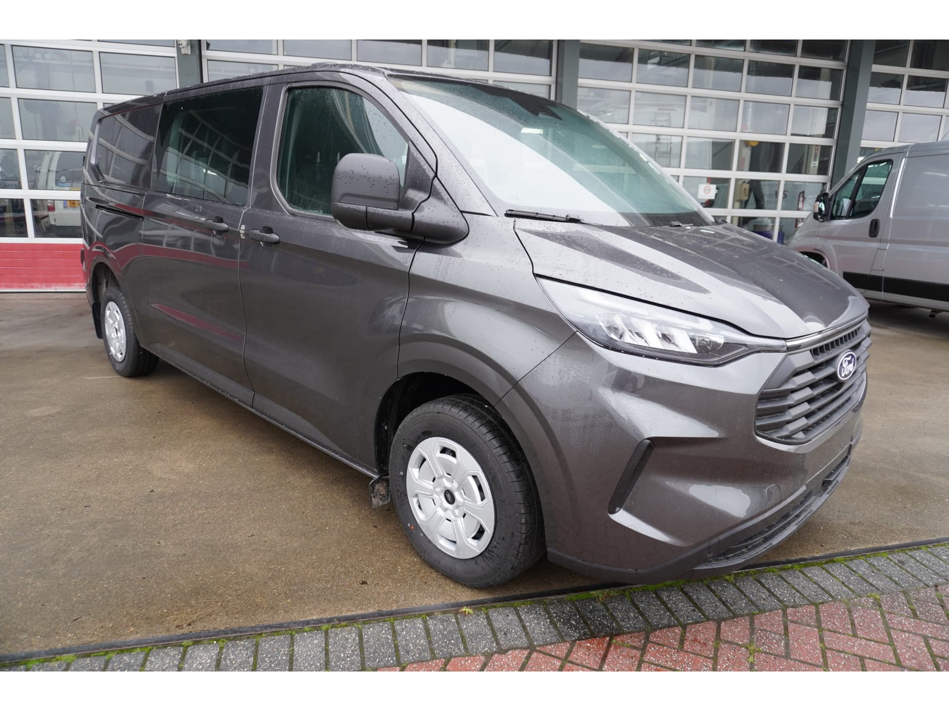 Foto 2 van Ford 320L 2.0 TDCI 150PK L2H1 Trend Dubbelcabine