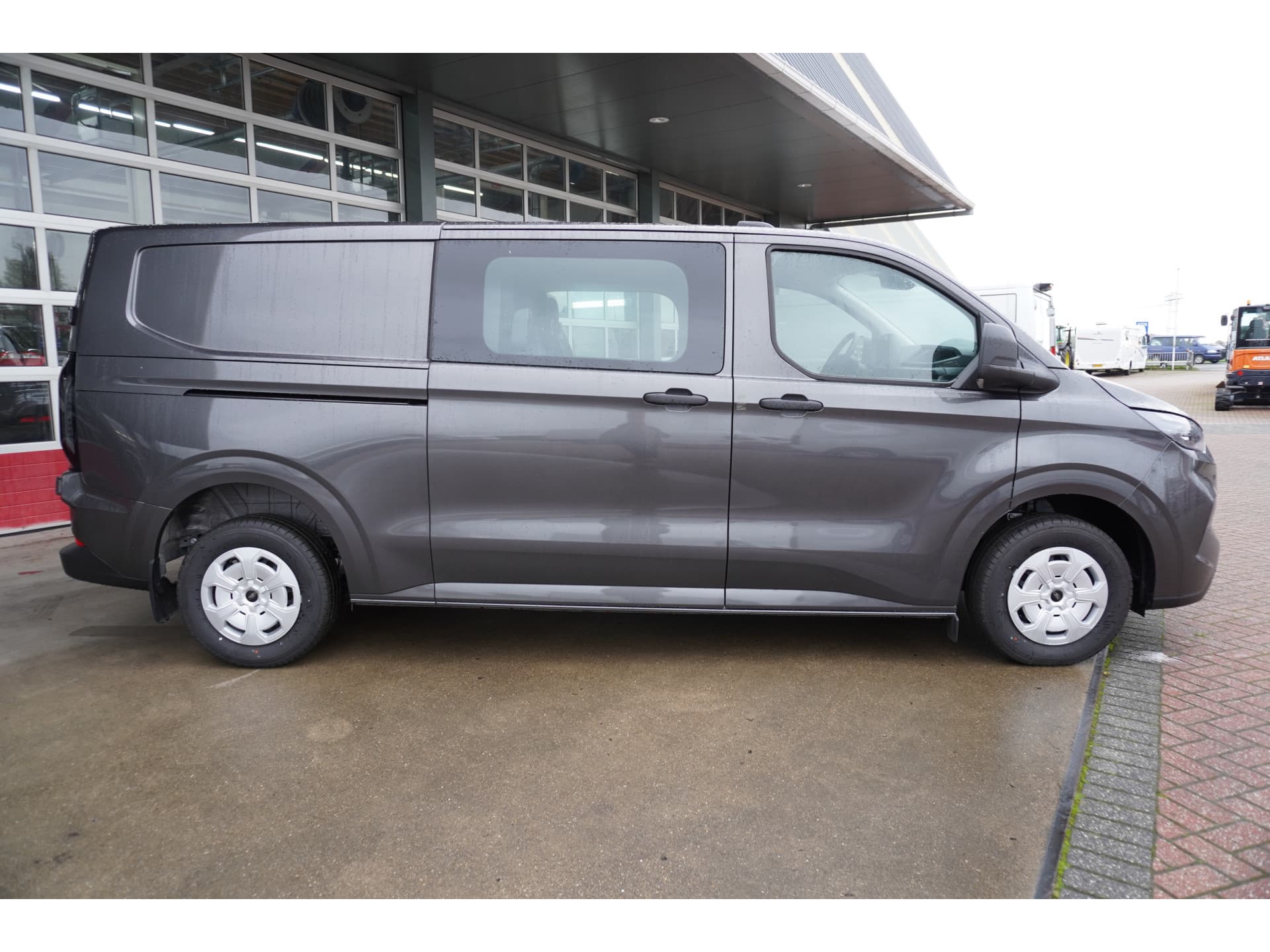 Foto 3 van Ford 320L 2.0 TDCI 150PK L2H1 Trend Dubbelcabine